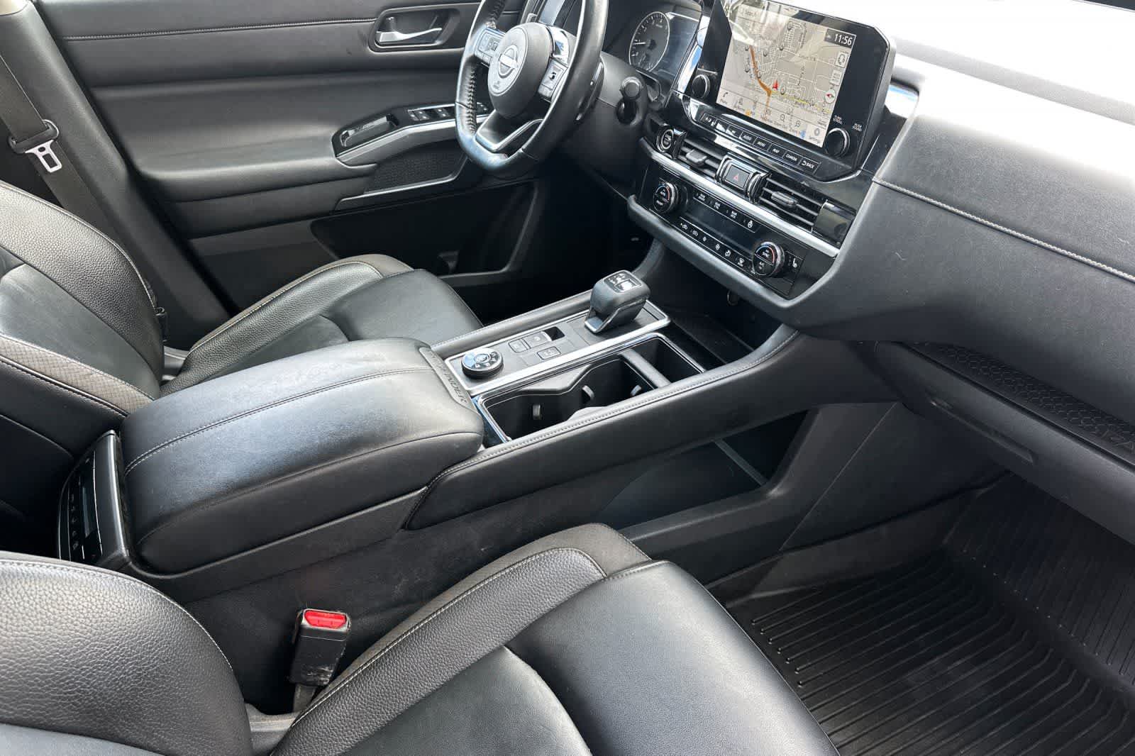 Thumbnail: 2023 Nissan Pathfinder - 18