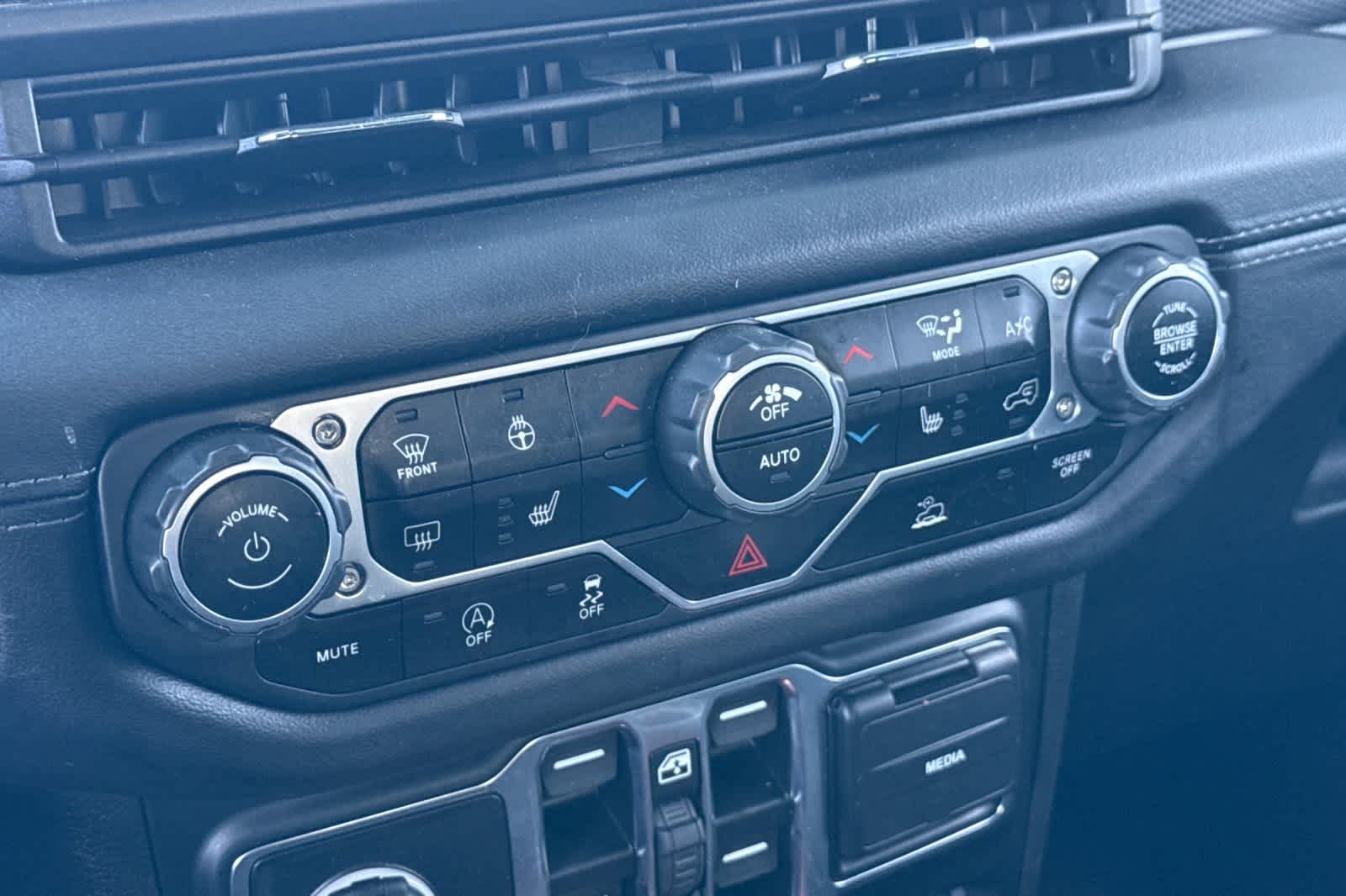 Thumbnail: 2024 Jeep Gladiator - 21