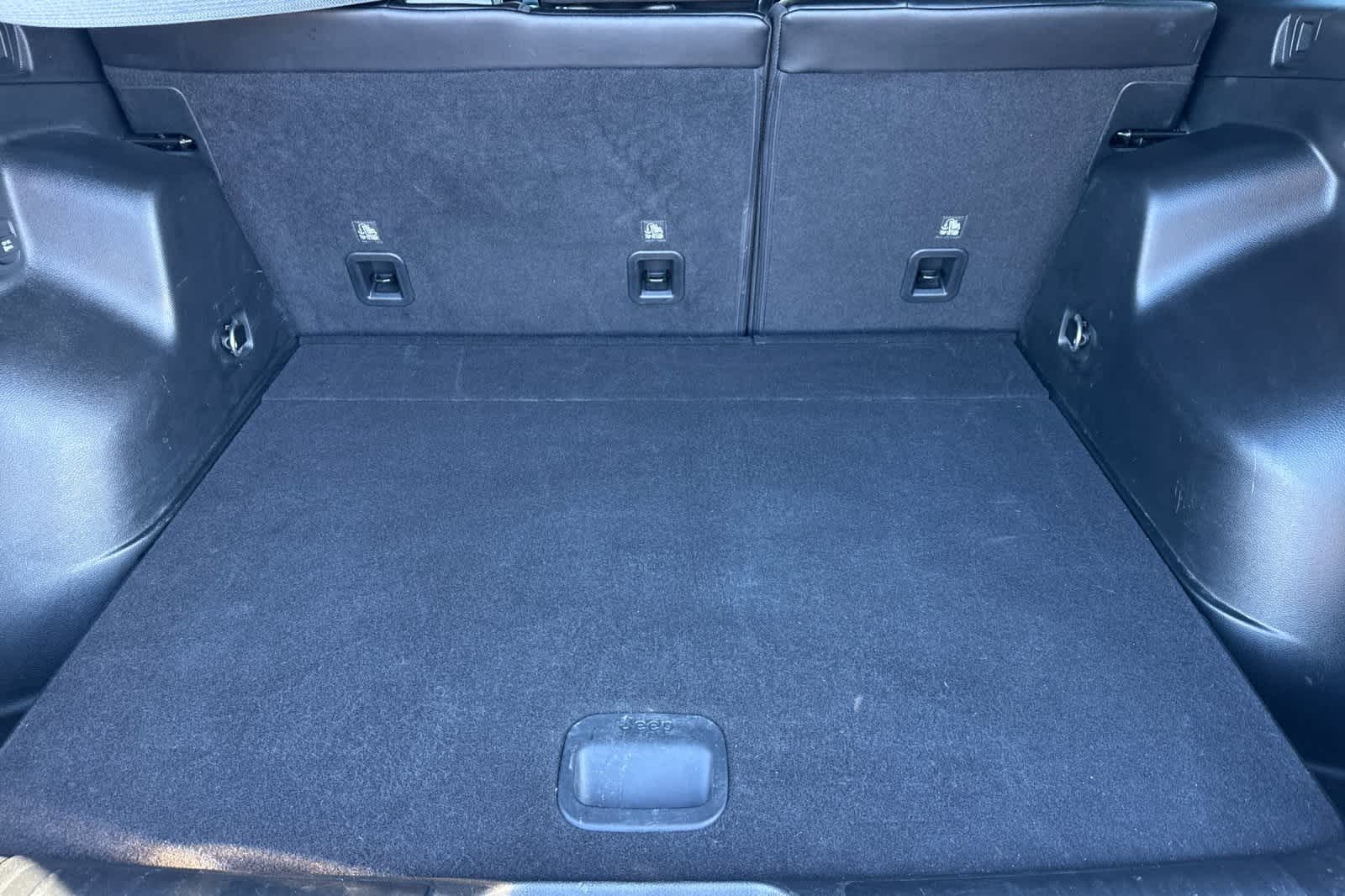 Thumbnail: 2022 Jeep Cherokee - 16