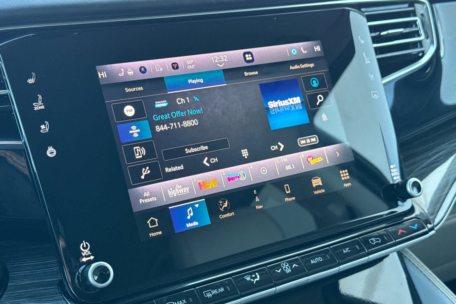 Thumbnail: 2022 Jeep Wagoneer - 21