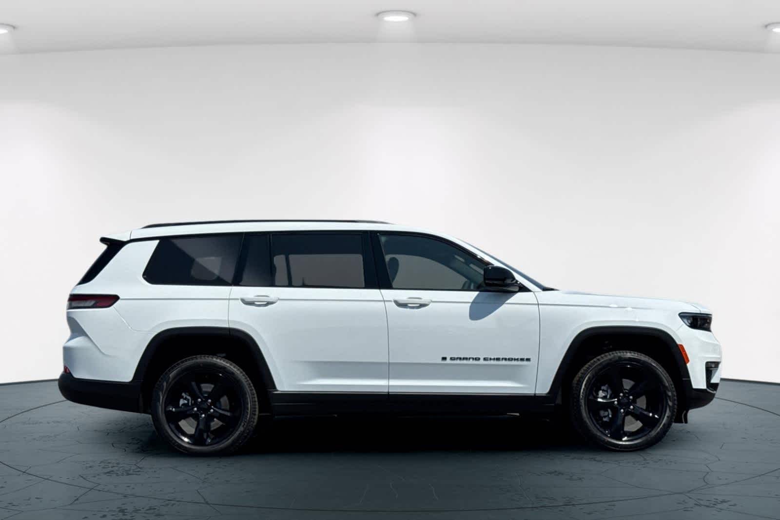 Thumbnail: 2025 Jeep Grand Cherokee - 6