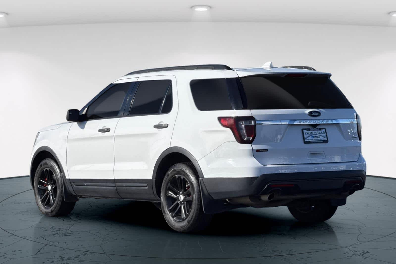 Thumbnail: 2017 Ford Explorer - 8