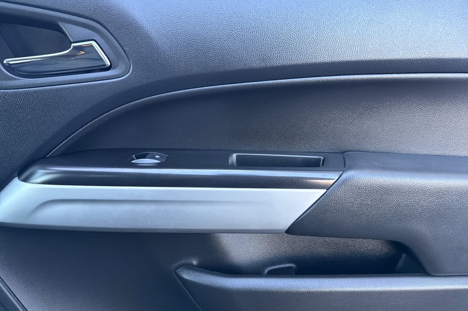 Thumbnail: 2022 Chevrolet Colorado - 17