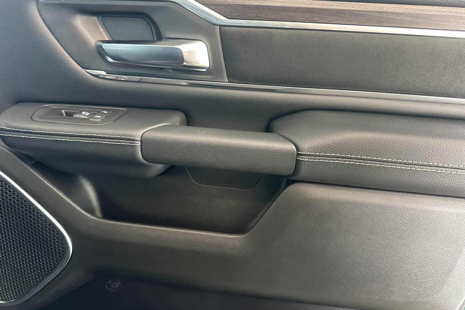 Thumbnail: 2026 RAM 1500 - 18