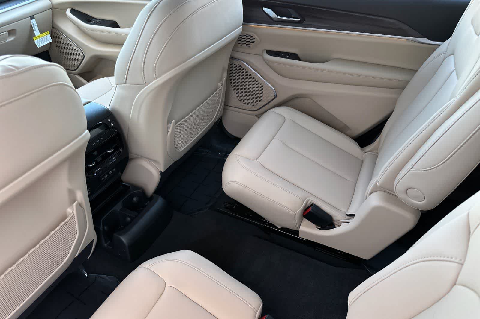 Thumbnail: 2026 Jeep Grand Cherokee - 4