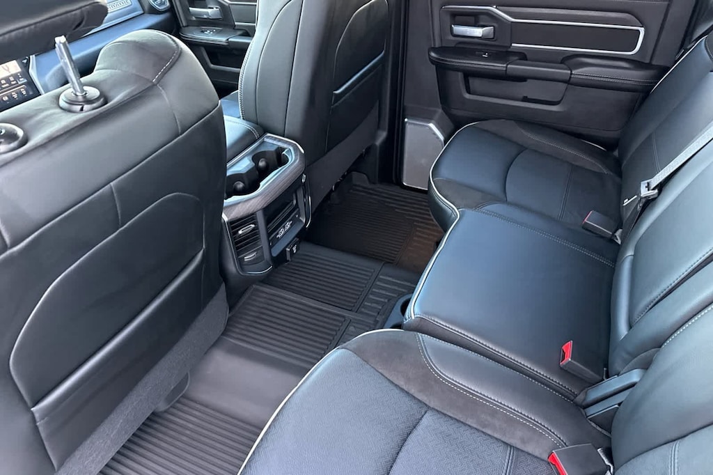 New 2026 Ram 3500 LARAMIE CREW CAB 4X4 8' BOX Pickup