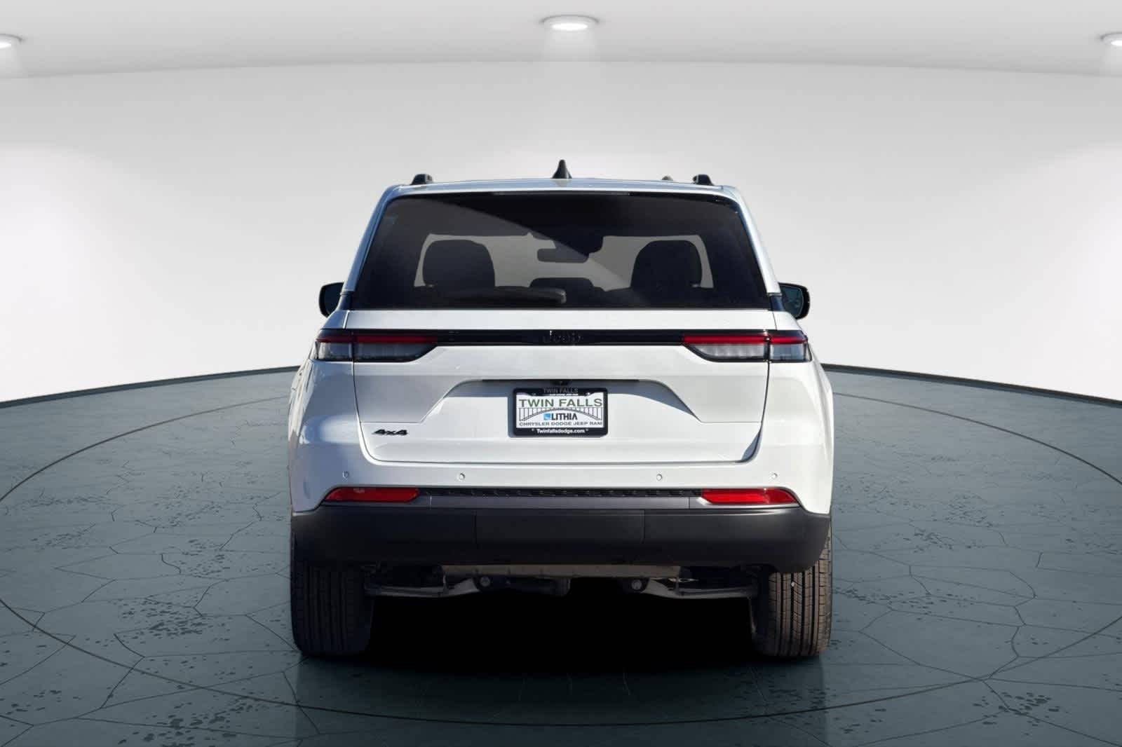 Thumbnail: 2026 Jeep Grand Cherokee - 7