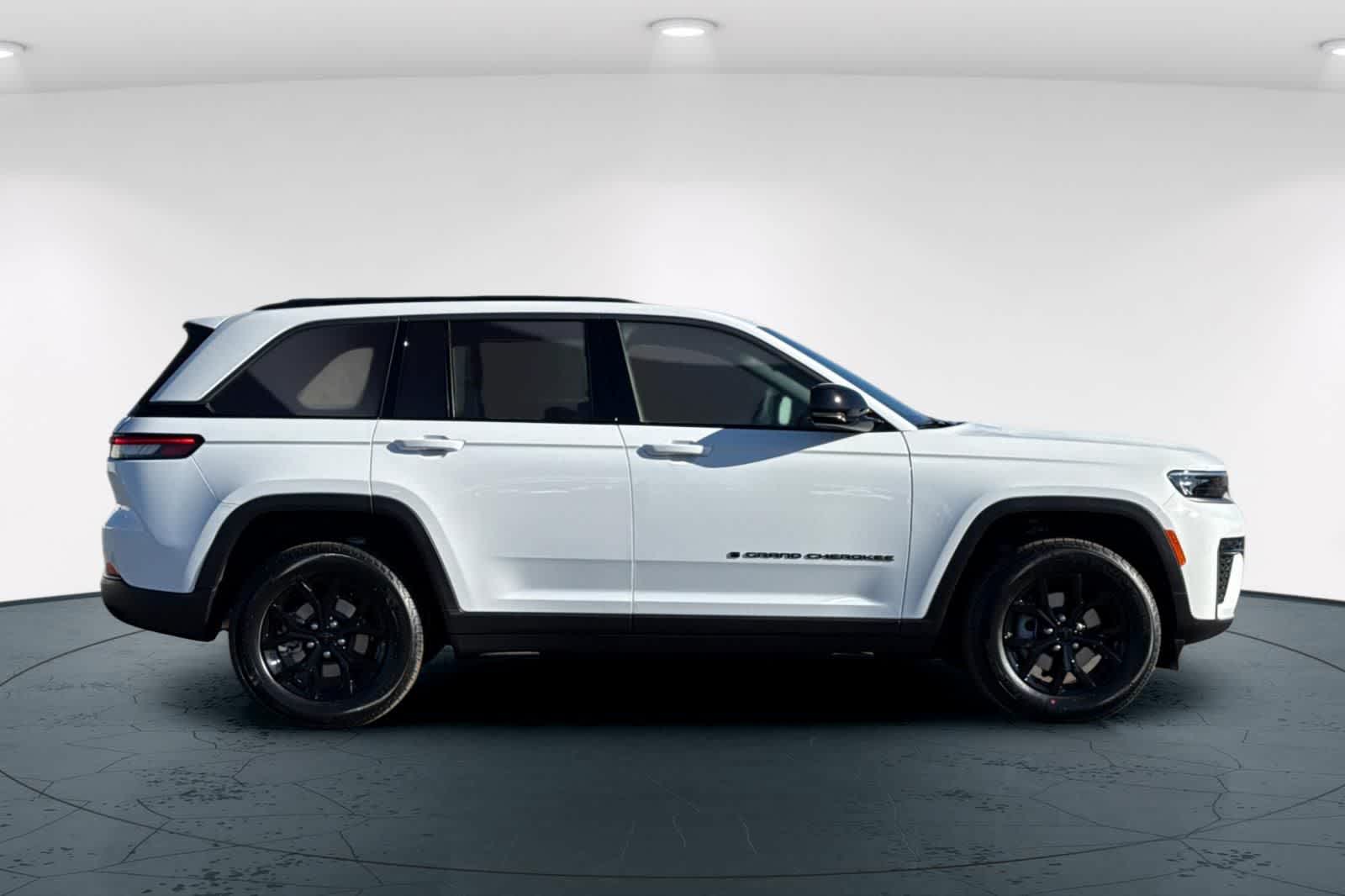 Thumbnail: 2026 Jeep Grand Cherokee - 6