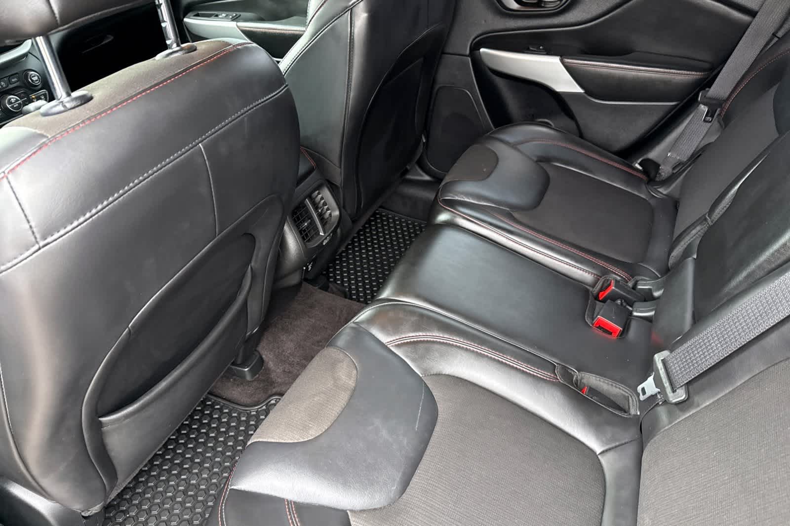 Thumbnail: 2018 Jeep Cherokee - 4