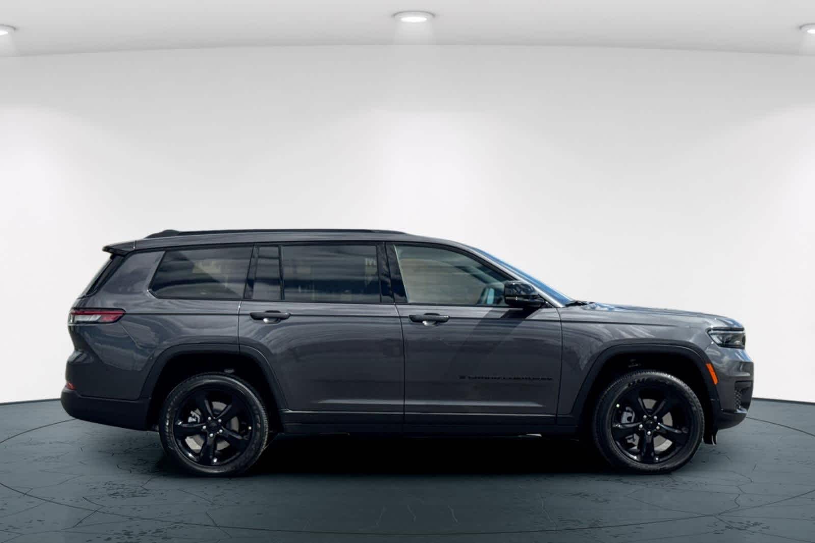 Thumbnail: 2025 Jeep Grand Cherokee - 6