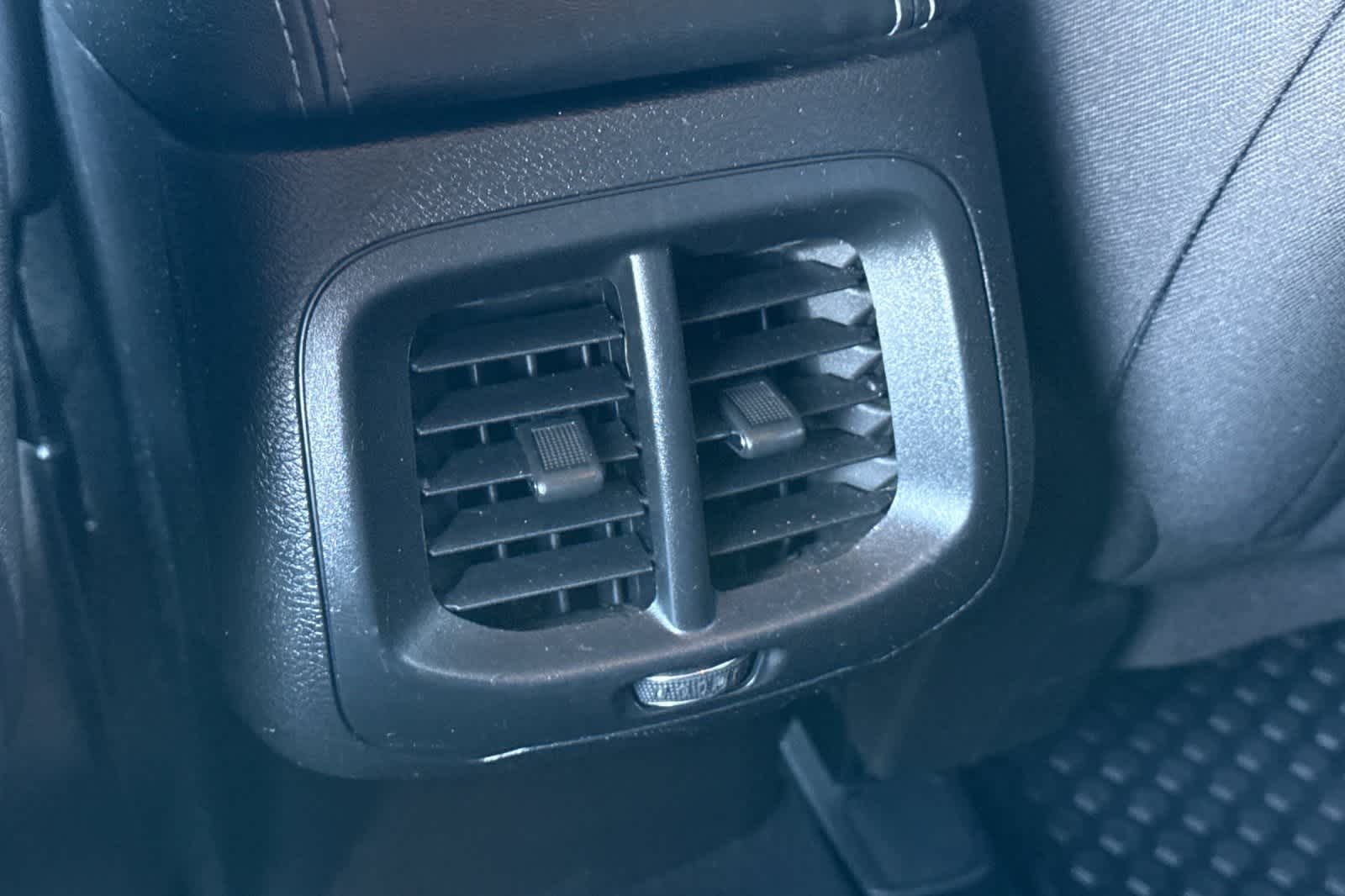 Thumbnail: 2019 Jeep Cherokee - 15