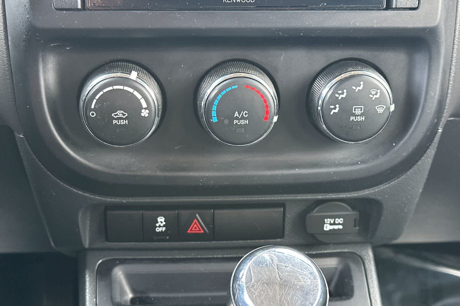 Thumbnail: 2016 Jeep Patriot - 20