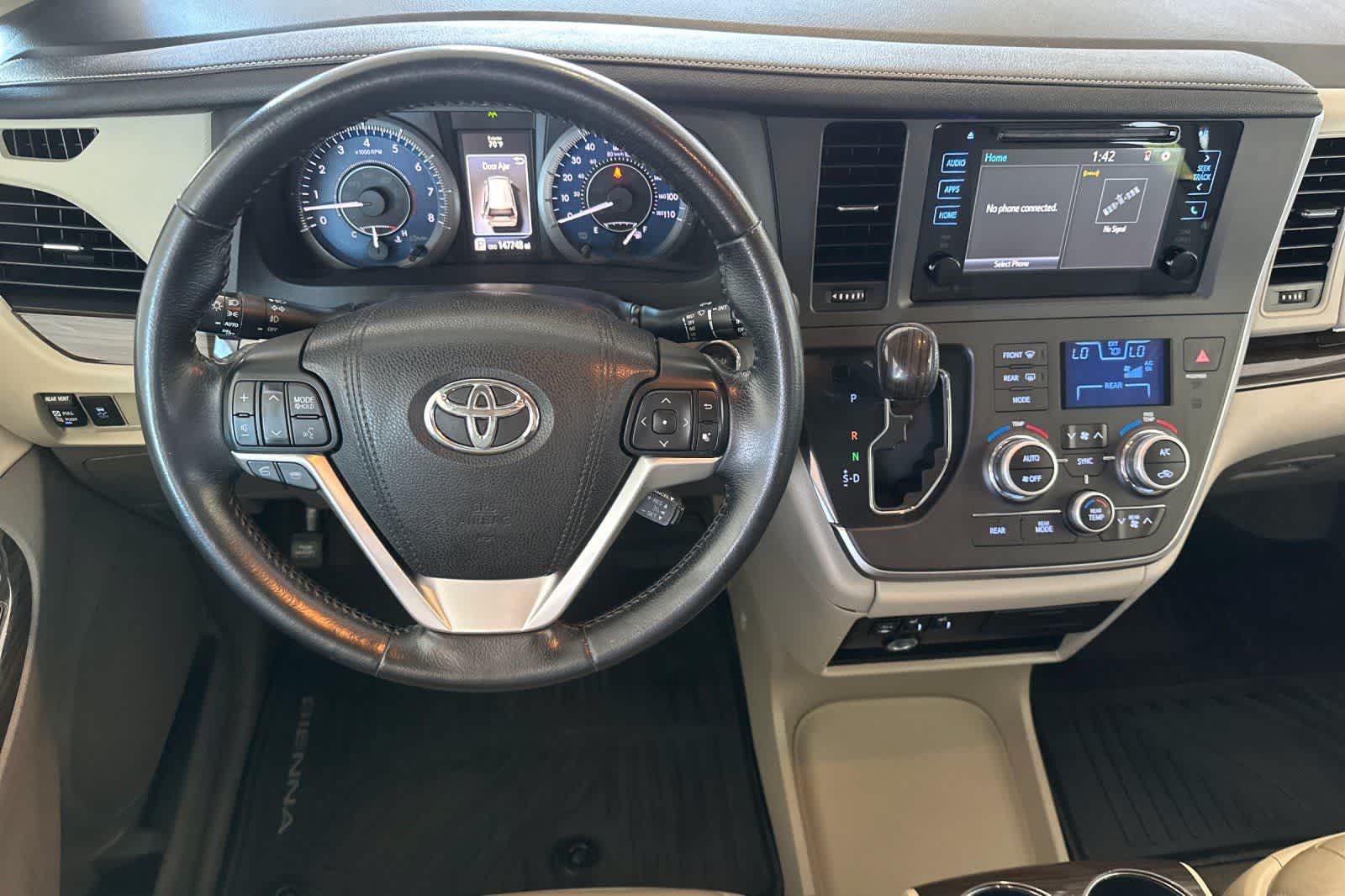 Thumbnail: 2015 Toyota Sienna - 14