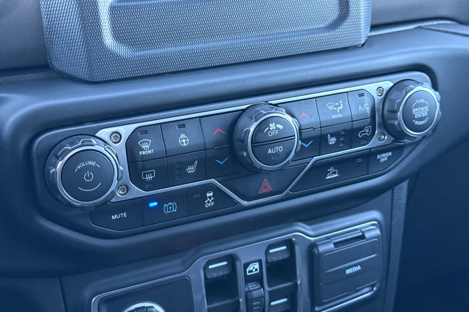 Thumbnail: 2023 Jeep Wrangler - 22