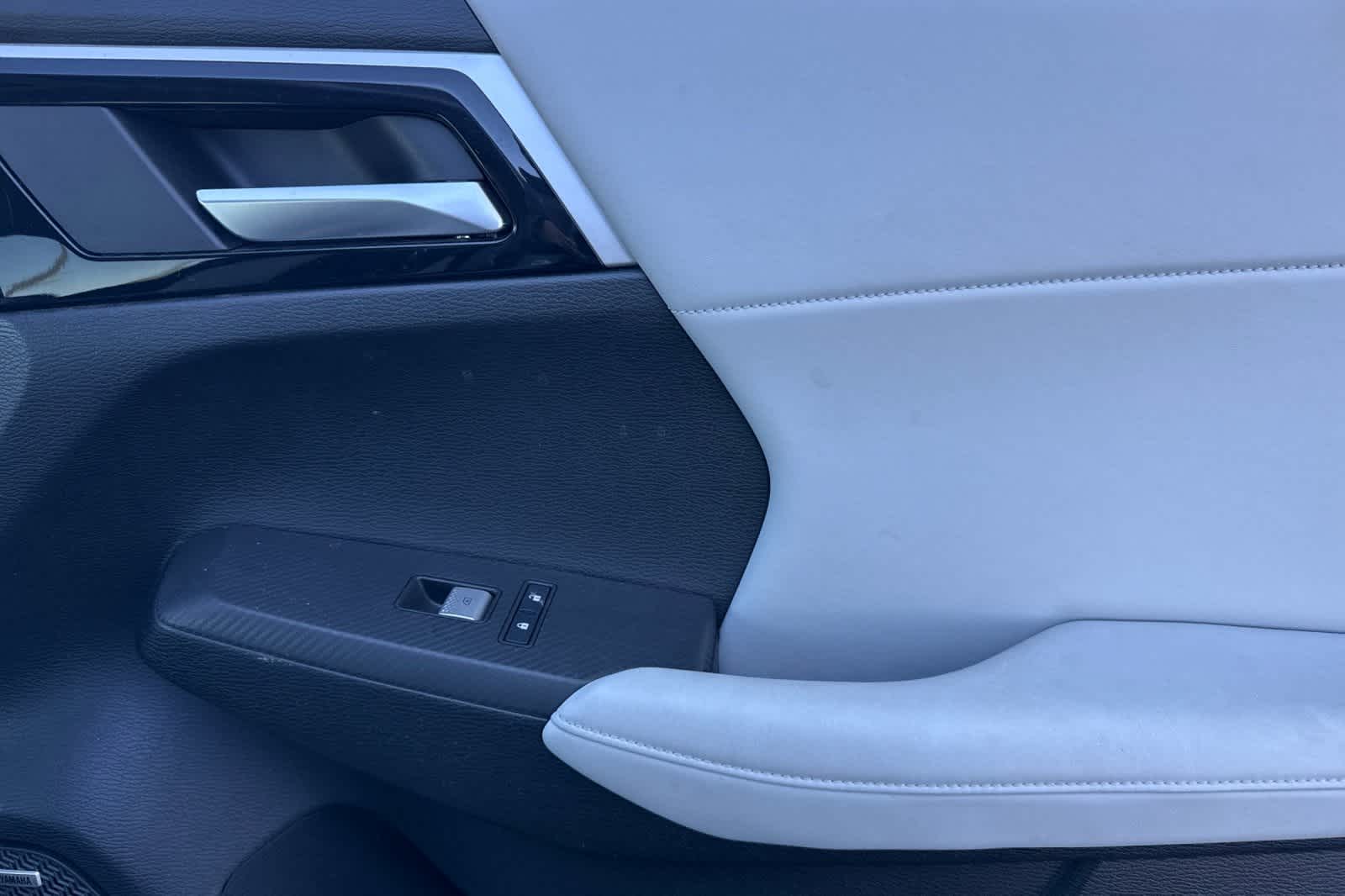 Thumbnail: 2025 Mitsubishi Outlander - 19