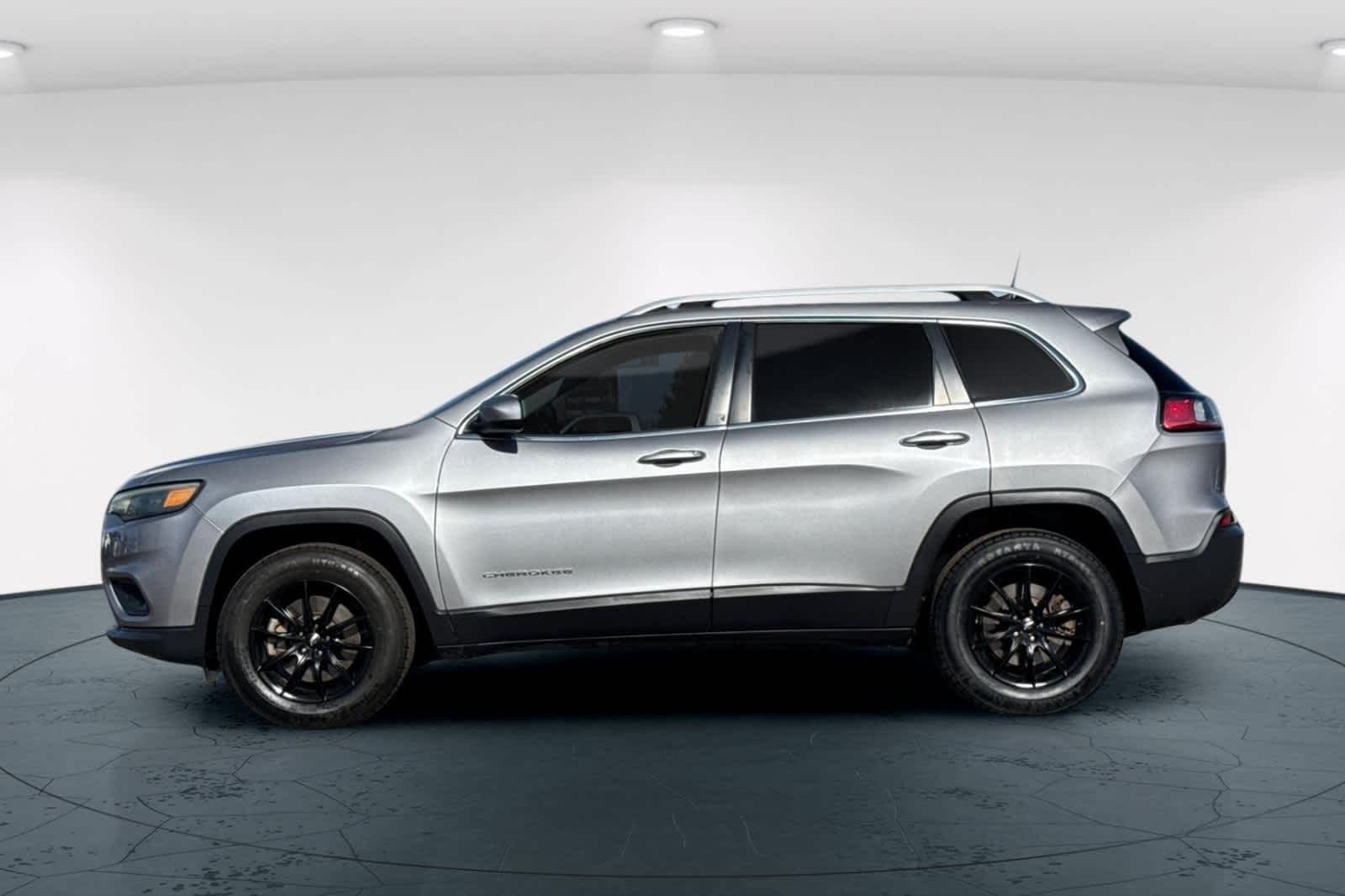Thumbnail: 2019 Jeep Cherokee - 9