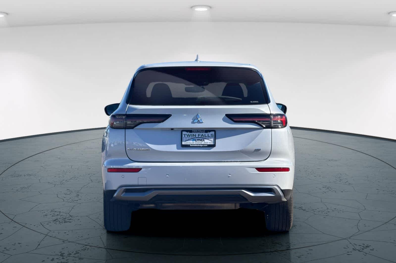 Thumbnail: 2025 Mitsubishi Outlander - 7