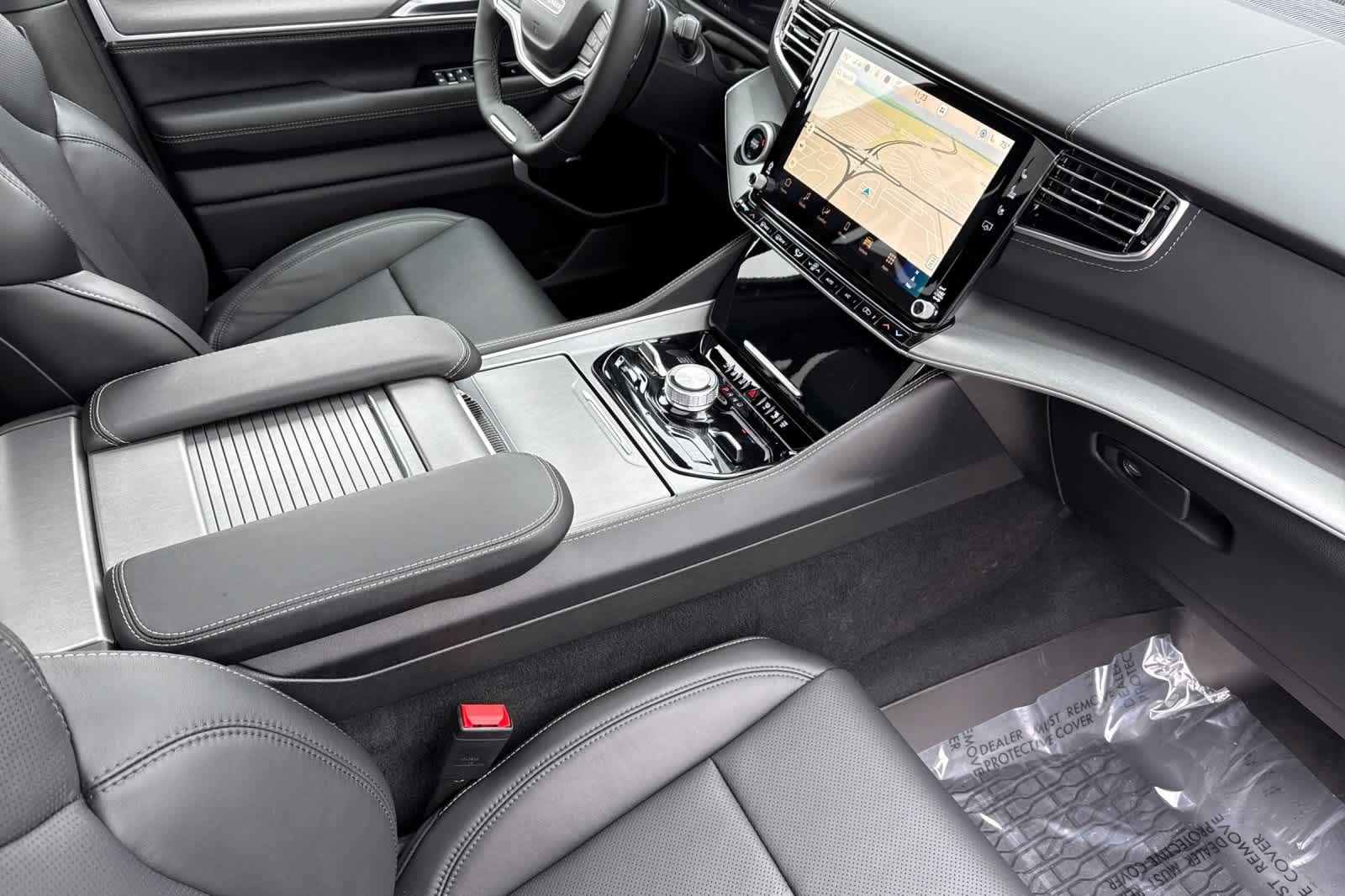 Thumbnail: 2026 Jeep Grand Wagoneer - 18