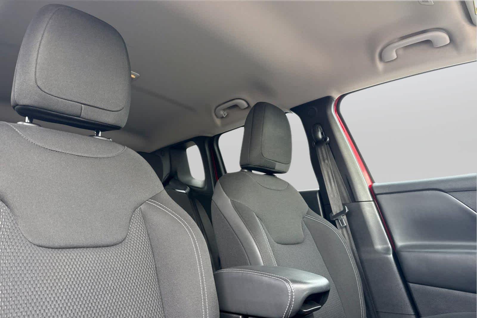 Thumbnail: 2022 Jeep Renegade - 17