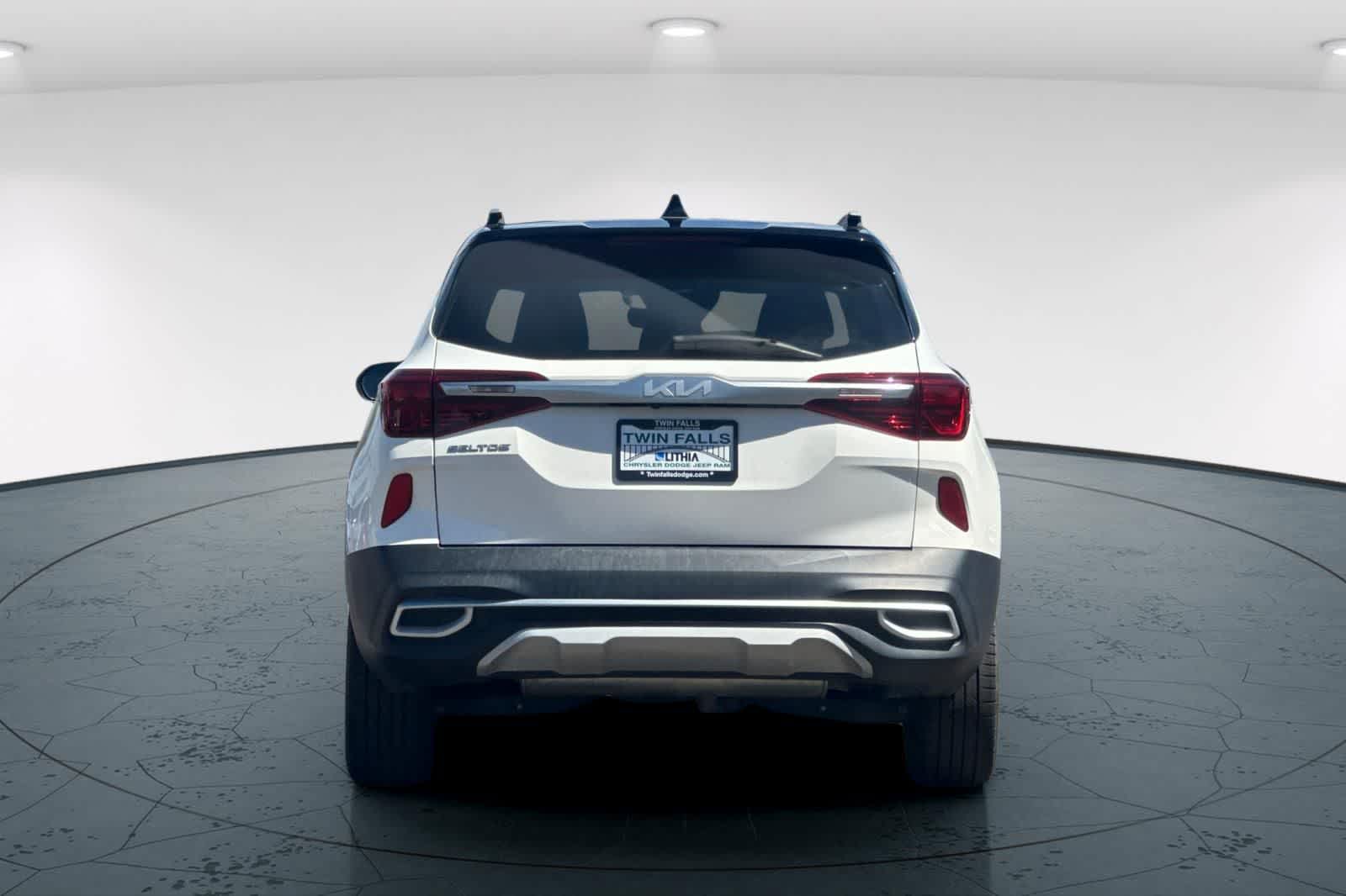 Thumbnail: 2023 Kia Seltos - 6