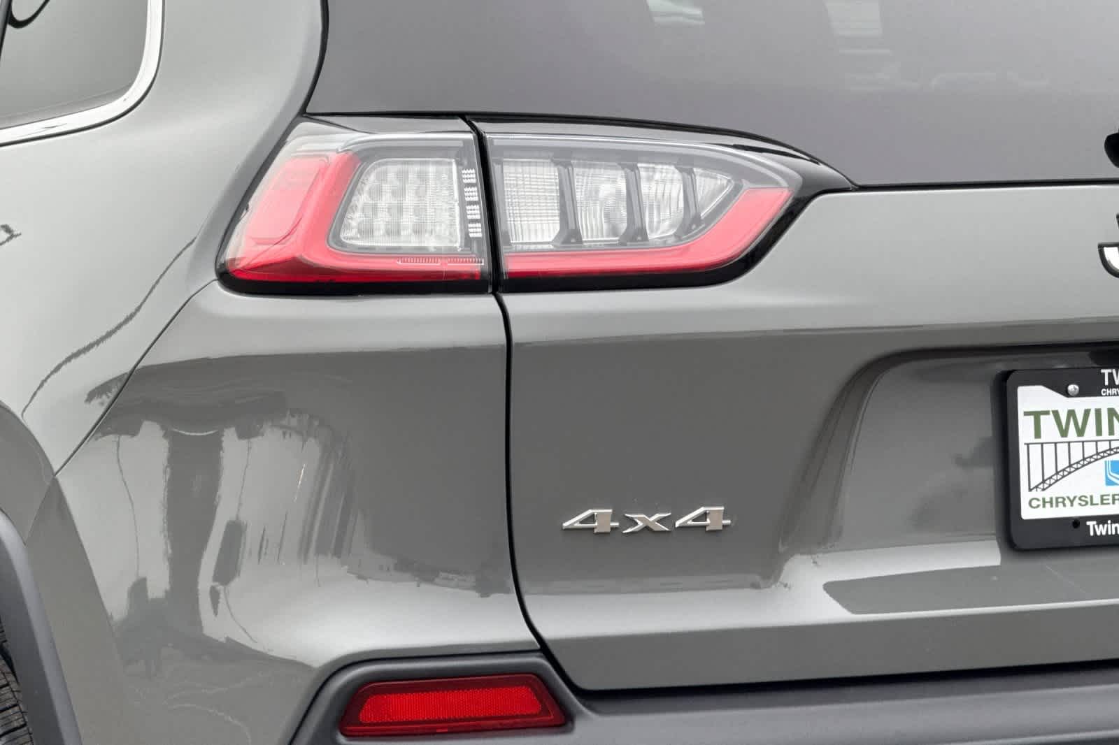 Thumbnail: 2021 Jeep Cherokee - 31