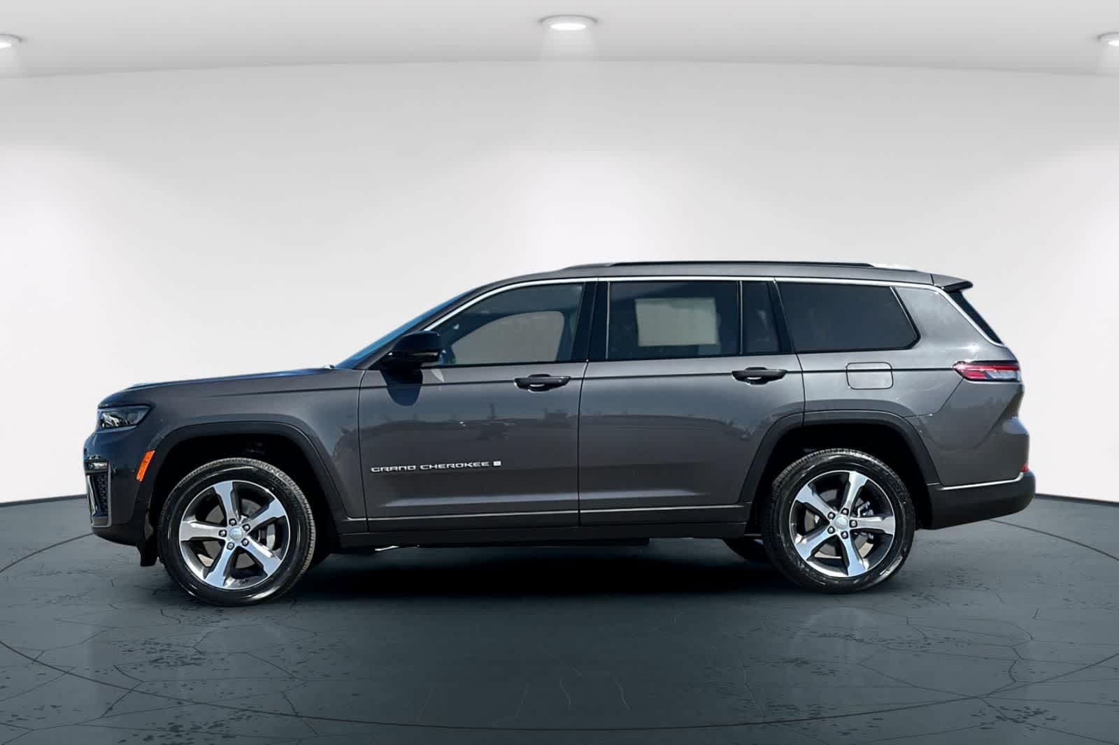 Thumbnail: 2026 Jeep Grand Cherokee - 9