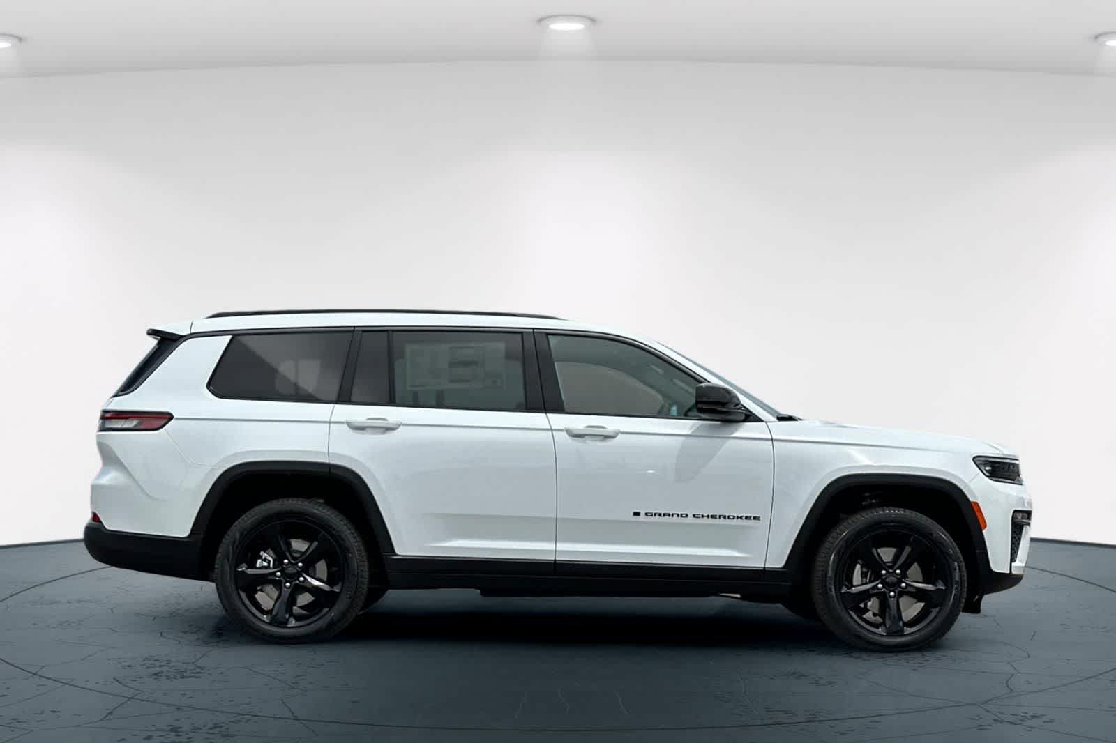 Thumbnail: 2026 Jeep Grand Cherokee - 6
