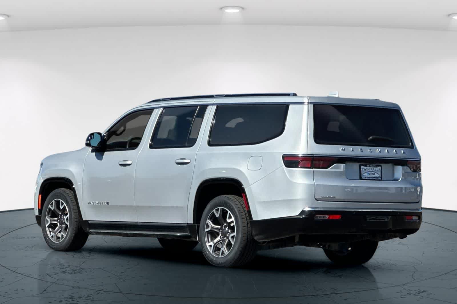 Thumbnail: 2023 Jeep Wagoneer - 8