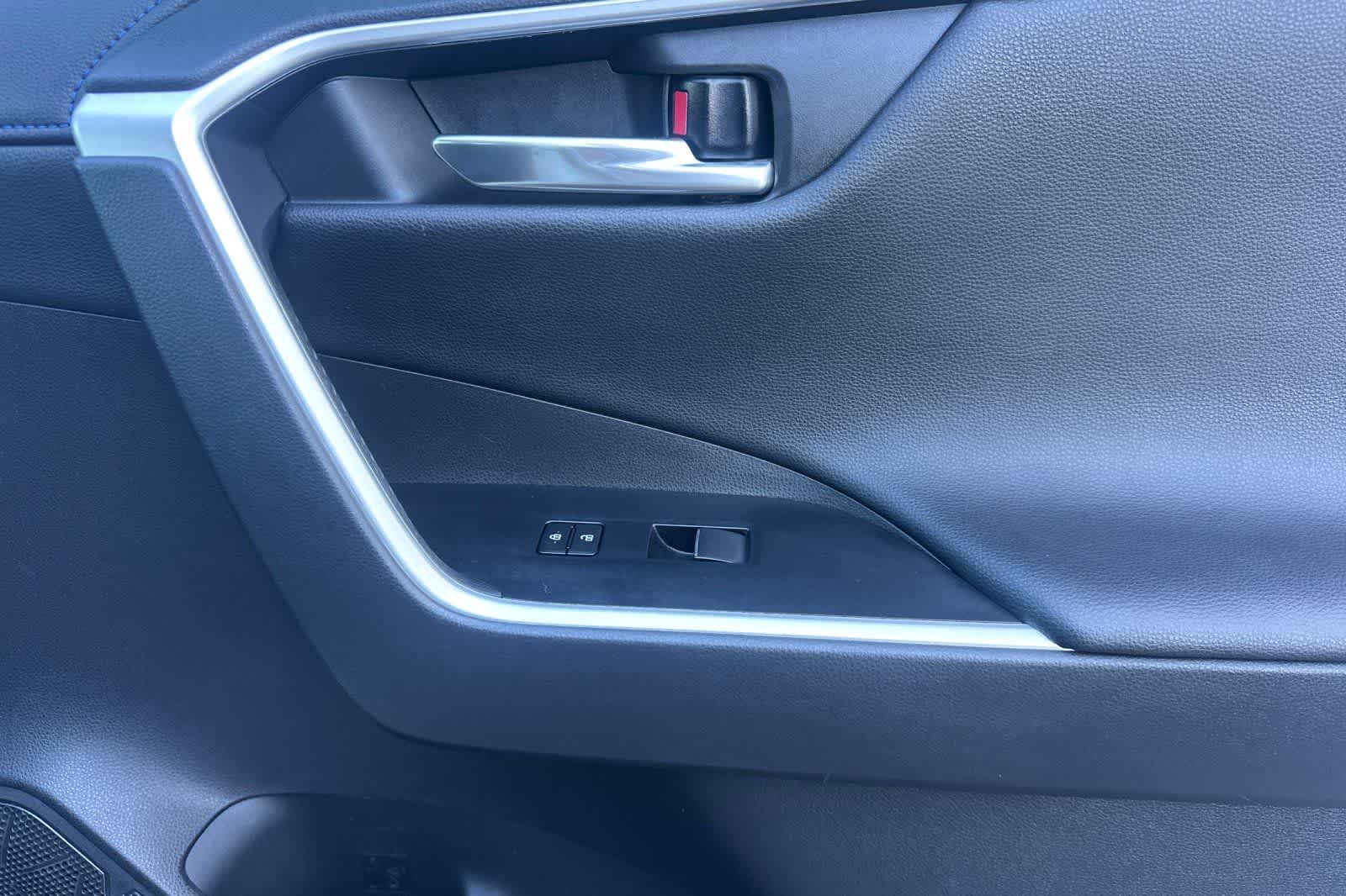 Thumbnail: 2021 Toyota RAV4 - 19