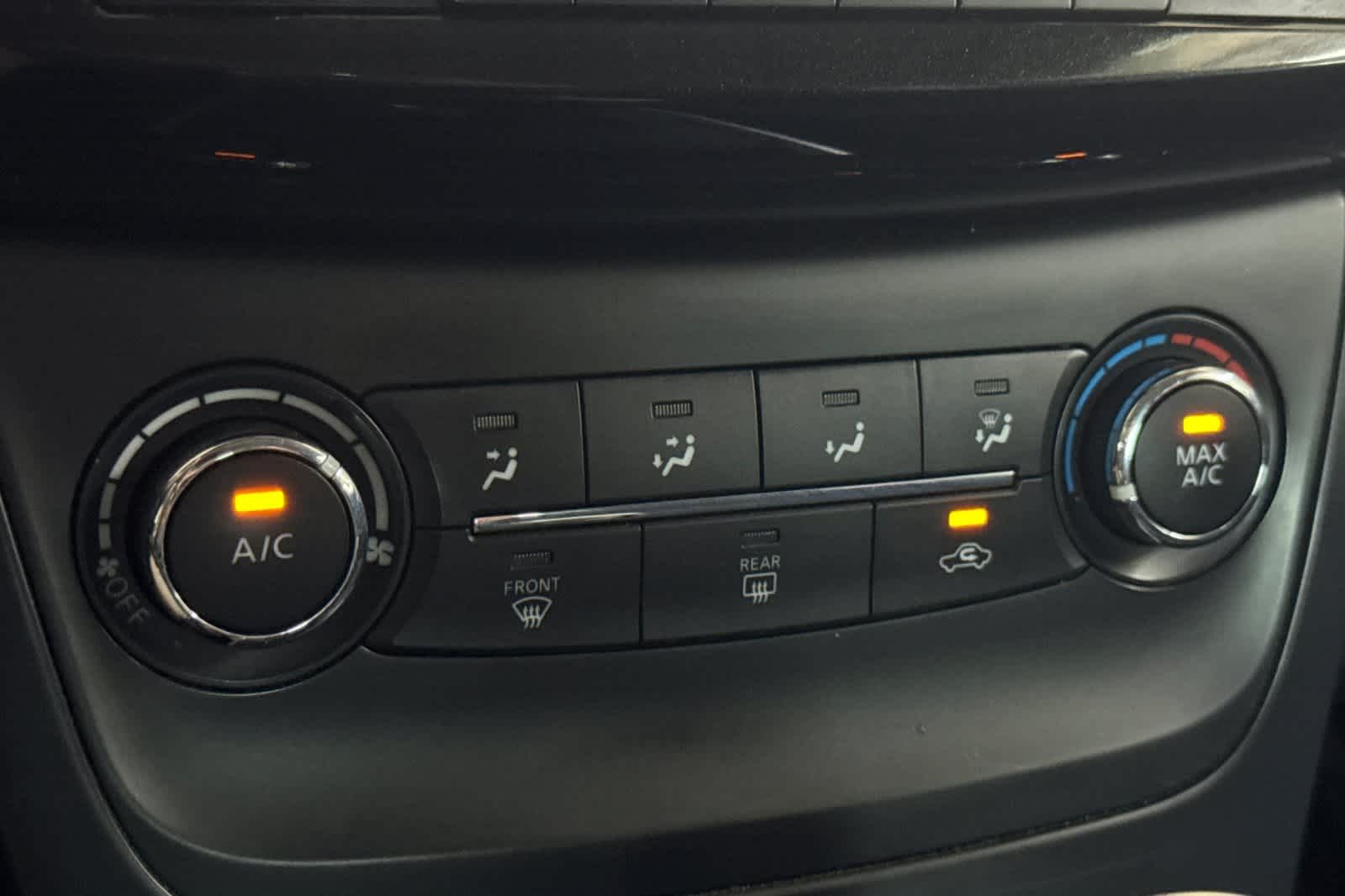 Thumbnail: 2016 Nissan Sentra - 20