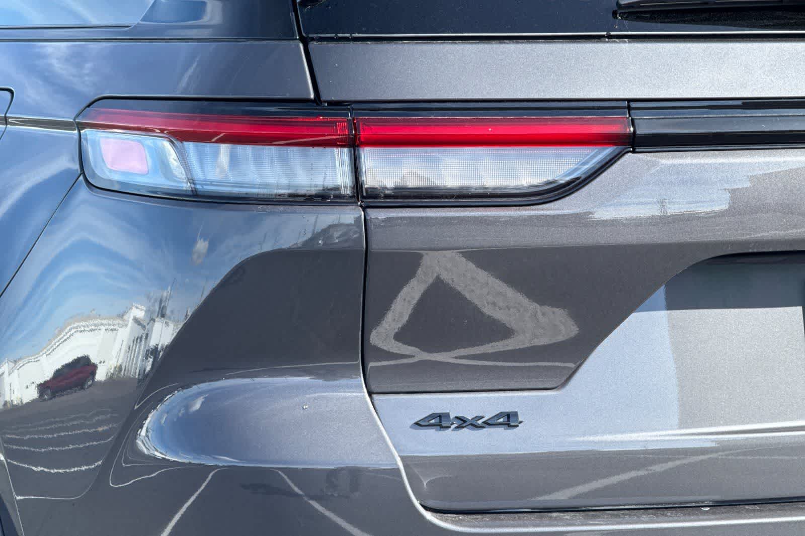 Thumbnail: 2026 Jeep Grand Cherokee - 32