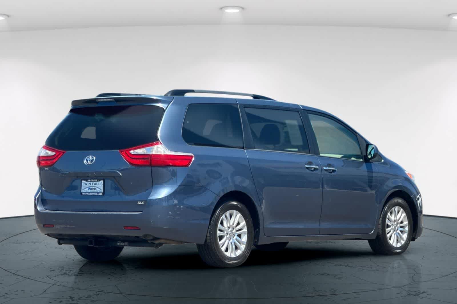 Thumbnail: 2015 Toyota Sienna - 2