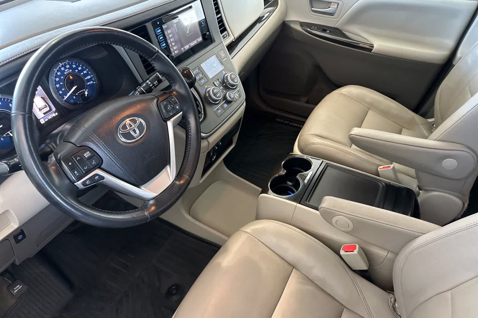 Thumbnail: 2015 Toyota Sienna - 11