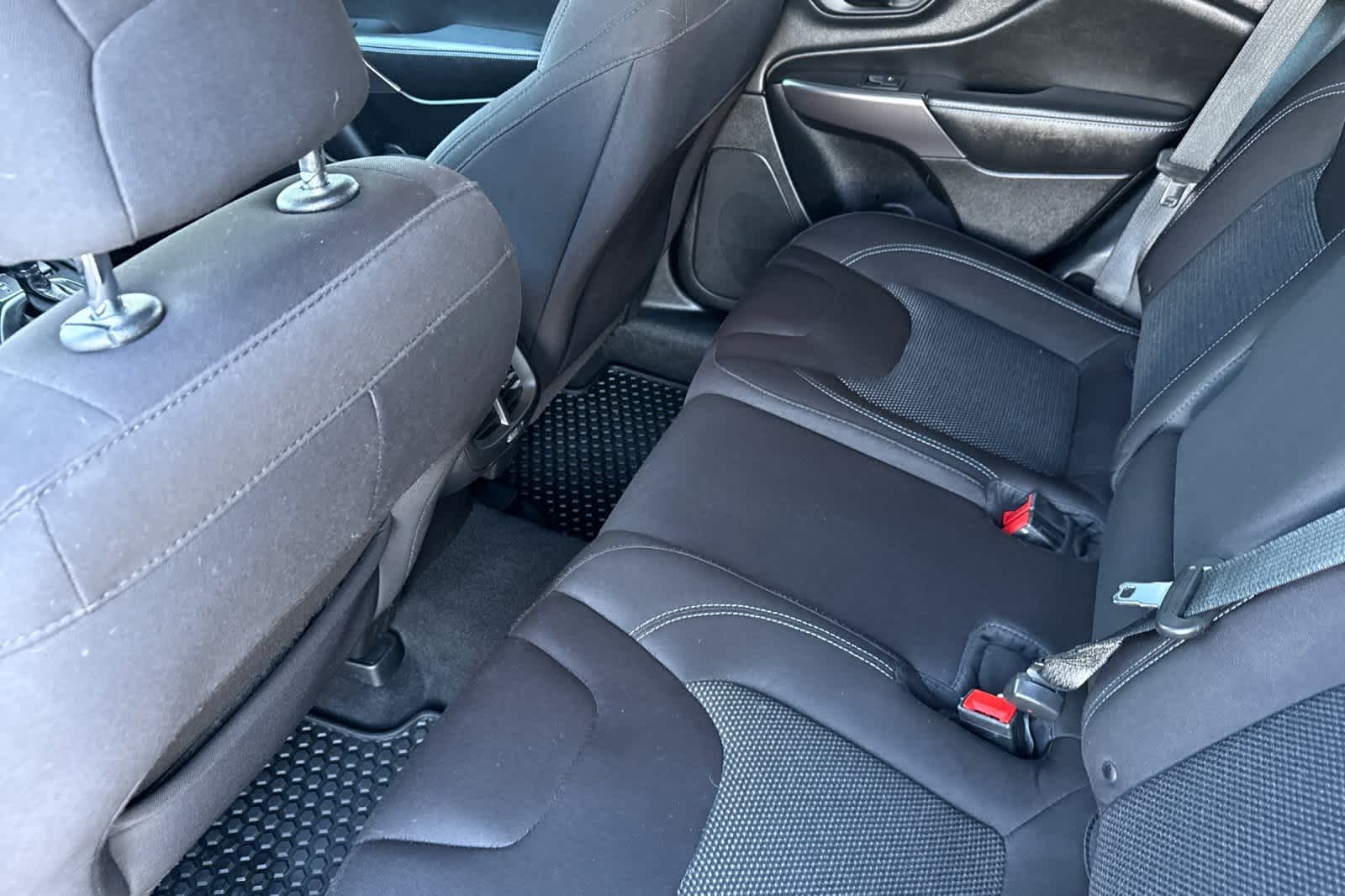 Thumbnail: 2019 Jeep Cherokee - 4