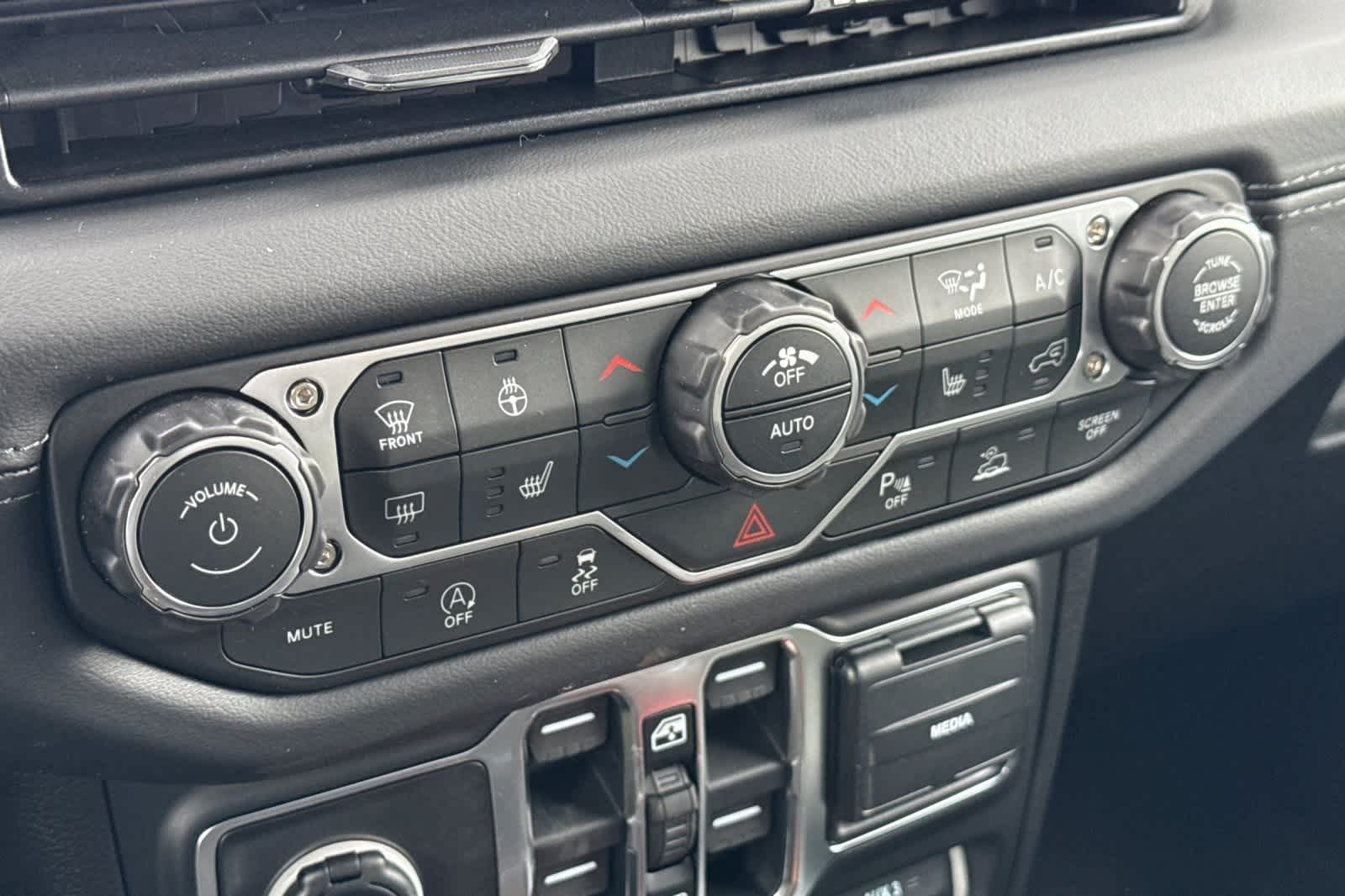 Thumbnail: 2026 Jeep Gladiator - 21