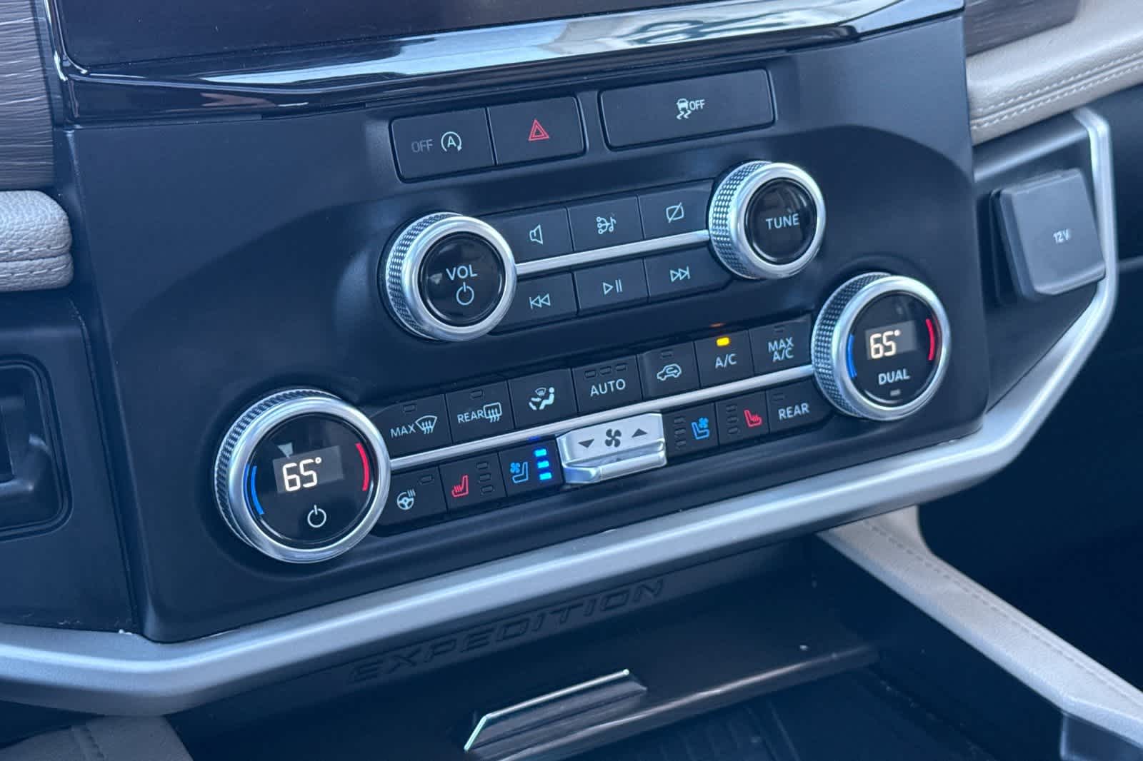 Thumbnail: 2023 Ford Expedition - 24