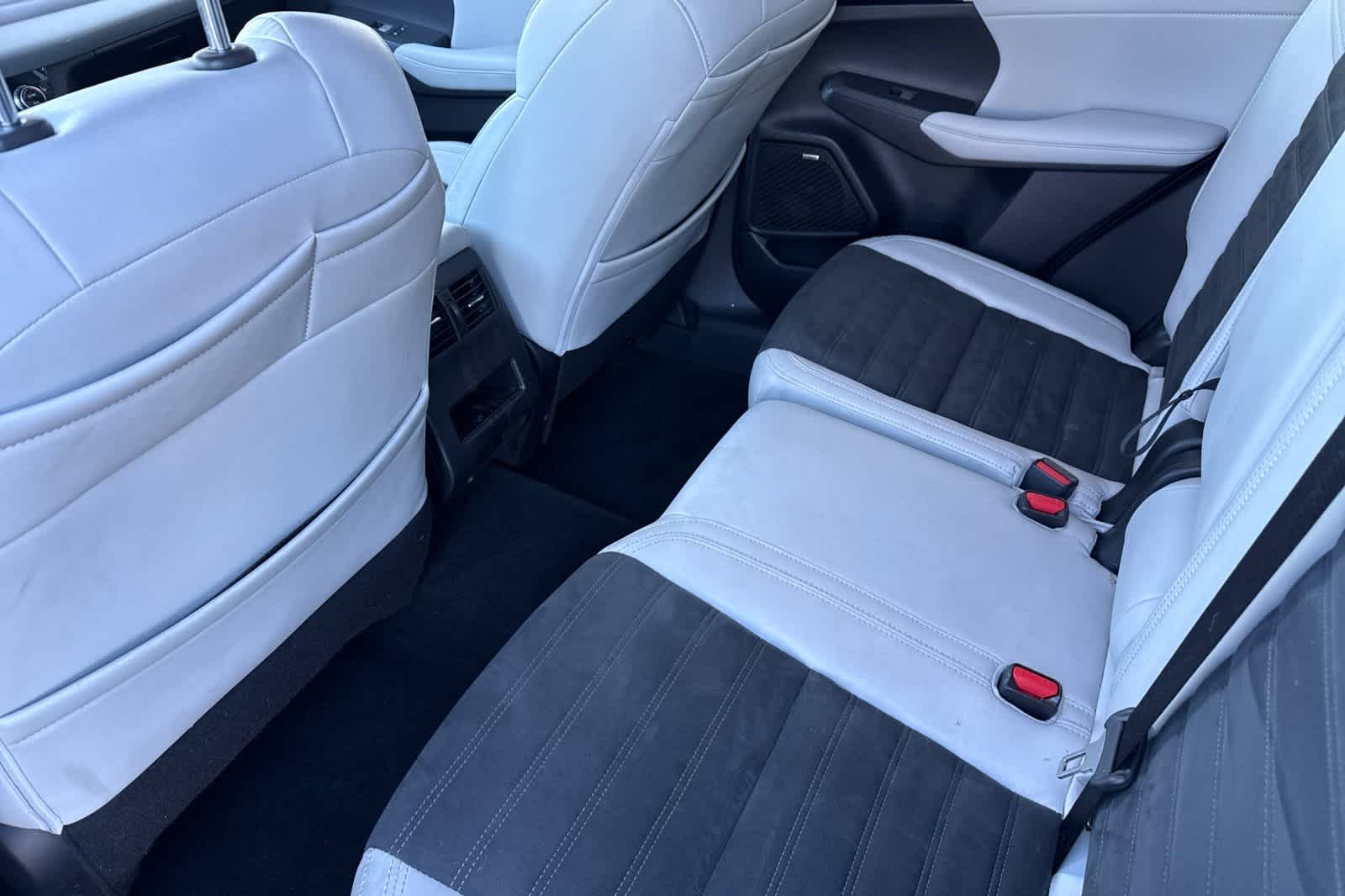 Thumbnail: 2025 Mitsubishi Outlander - 4