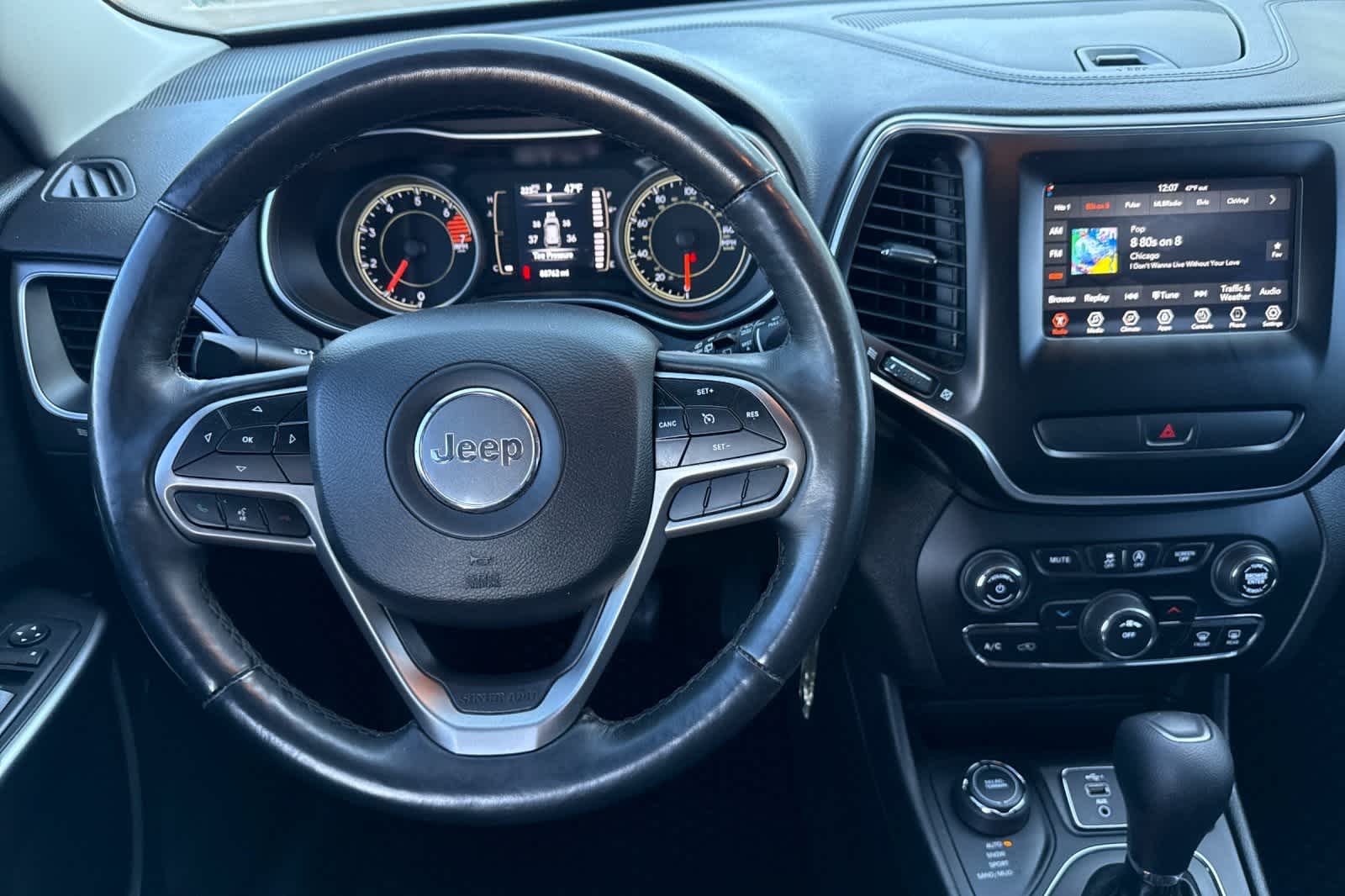 Thumbnail: 2019 Jeep Cherokee - 14