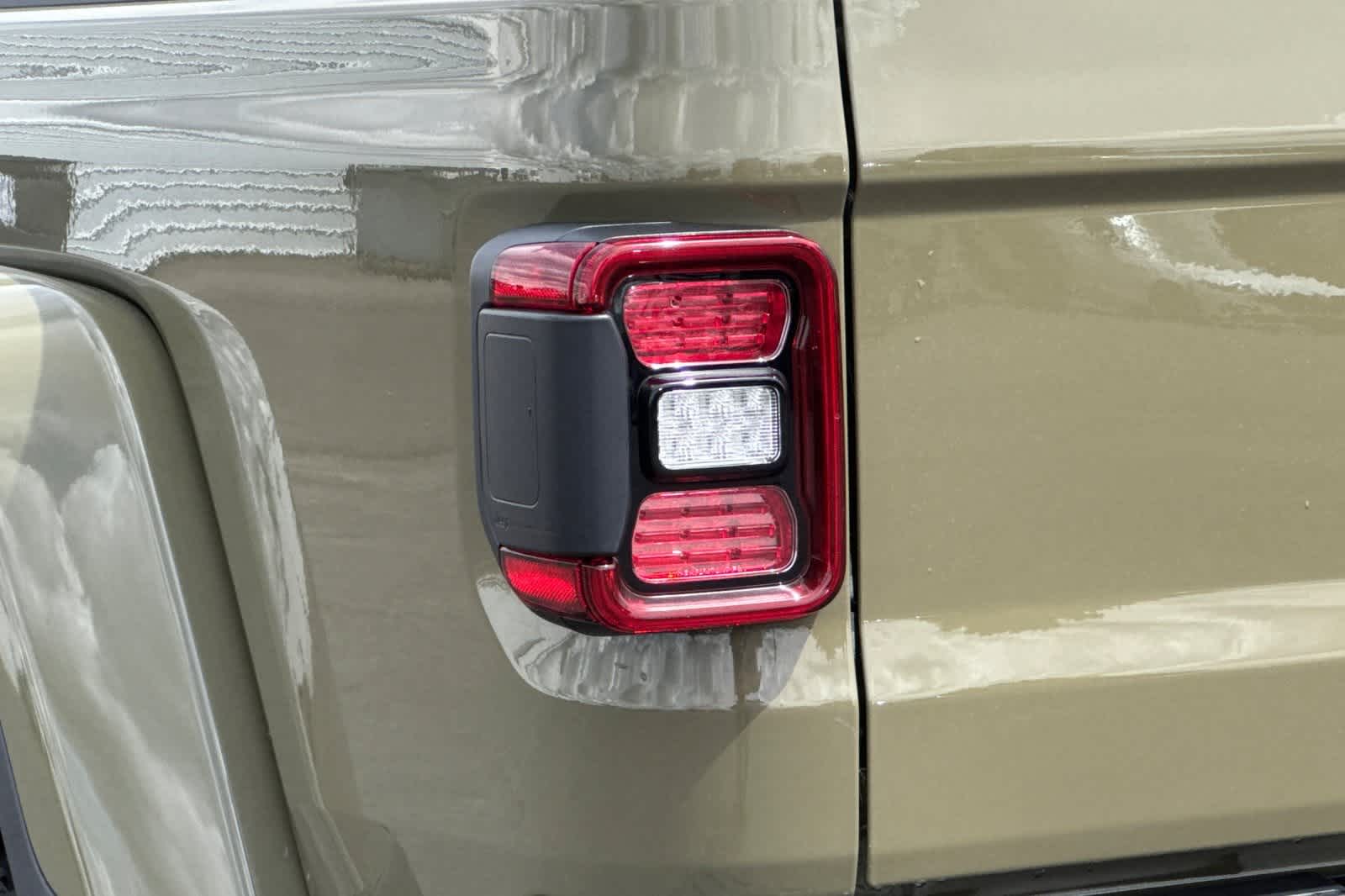 Thumbnail: 2025 Jeep Gladiator - 31