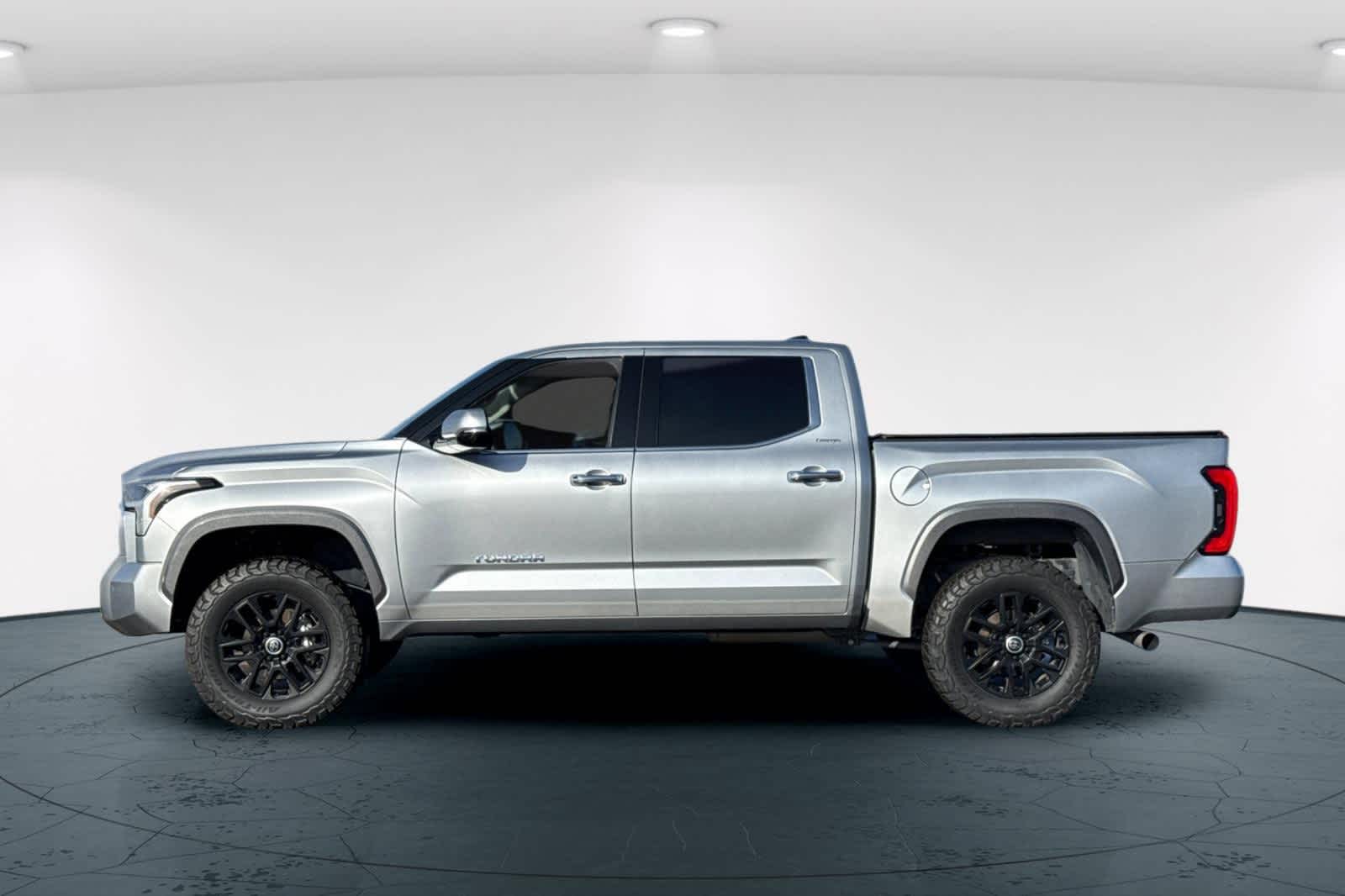 Thumbnail: 2023 Toyota Tundra - 9