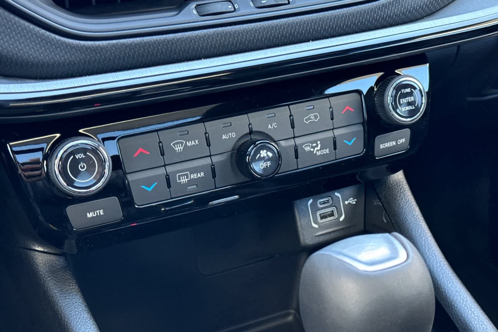 Thumbnail: 2025 Jeep Compass - 24