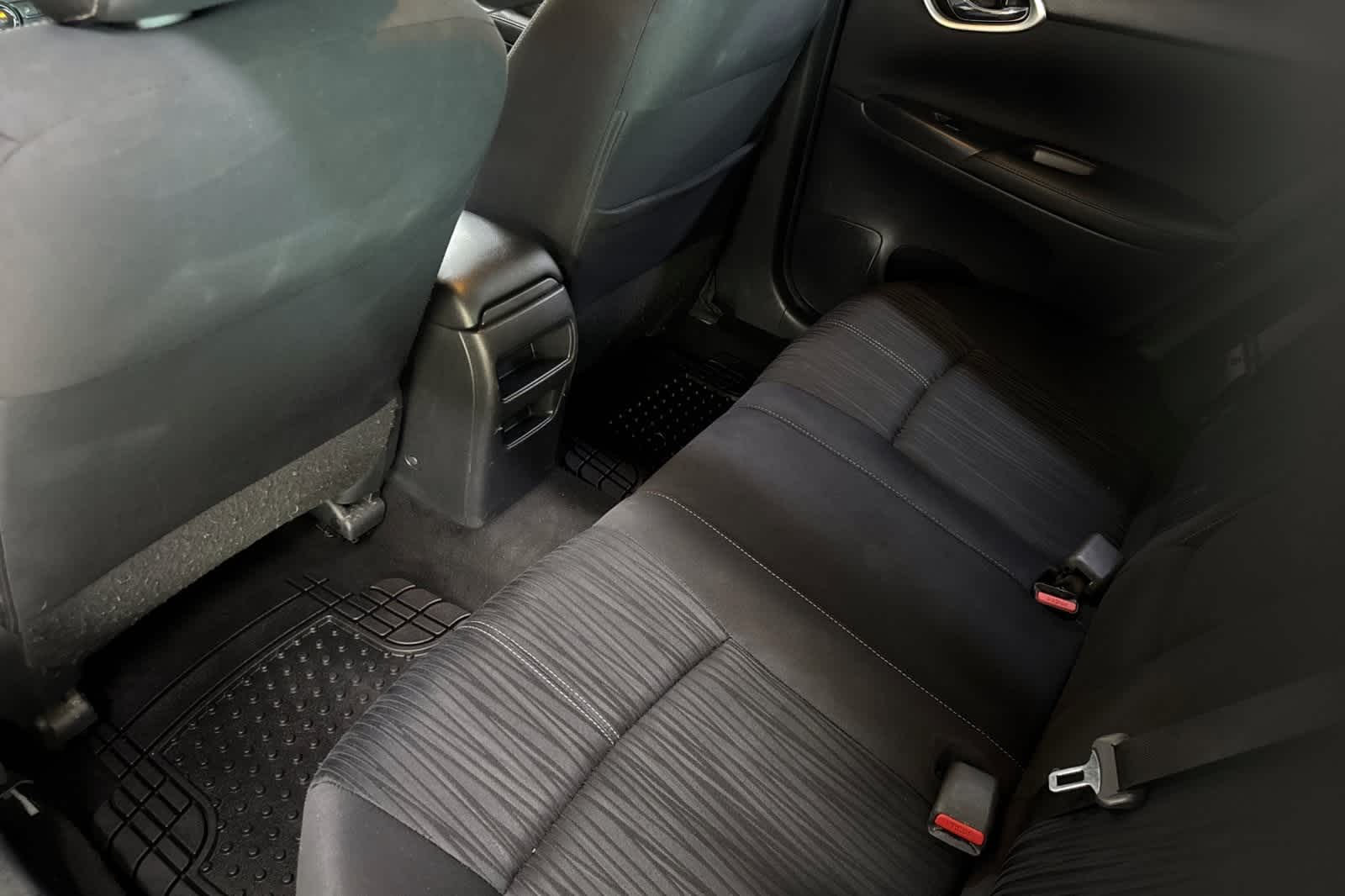 Thumbnail: 2016 Nissan Sentra - 4