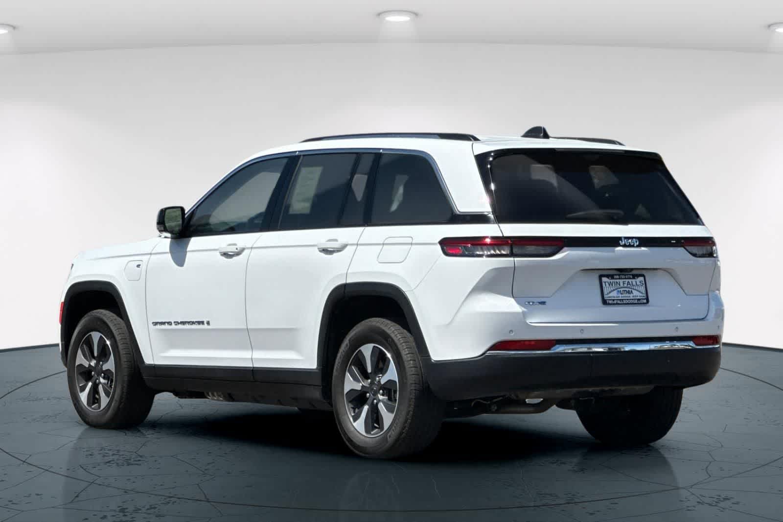 Thumbnail: 2022 Jeep Grand Cherokee - 8