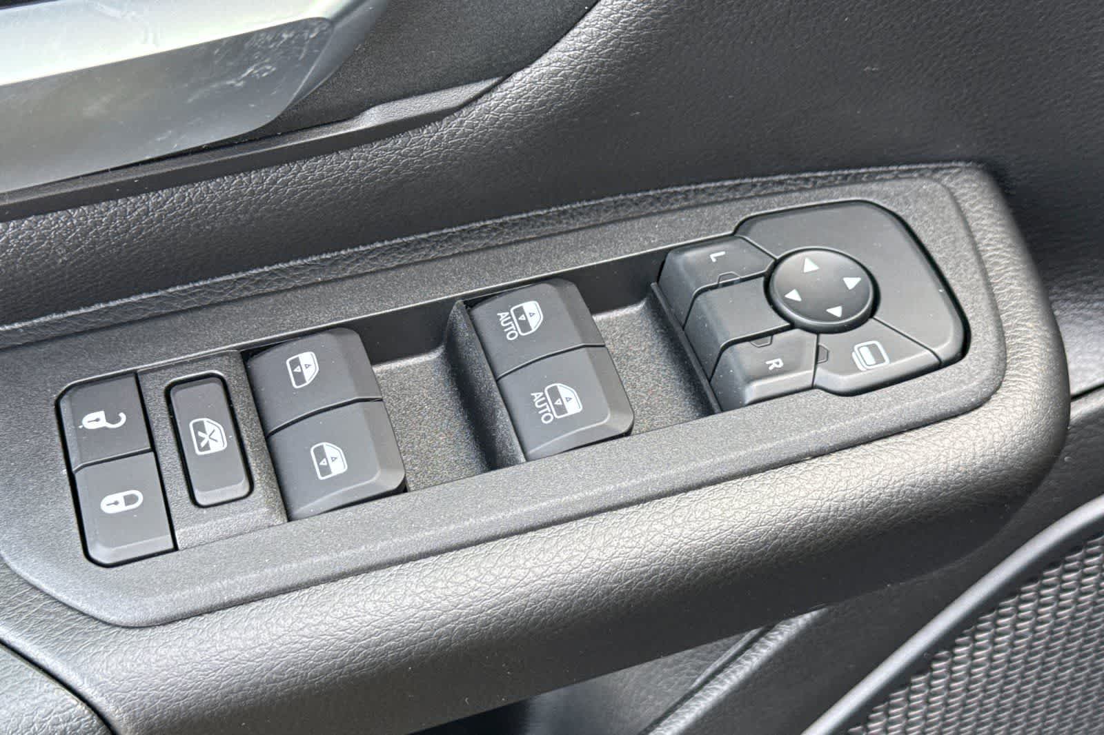 Thumbnail: 2026 RAM 1500 - 13