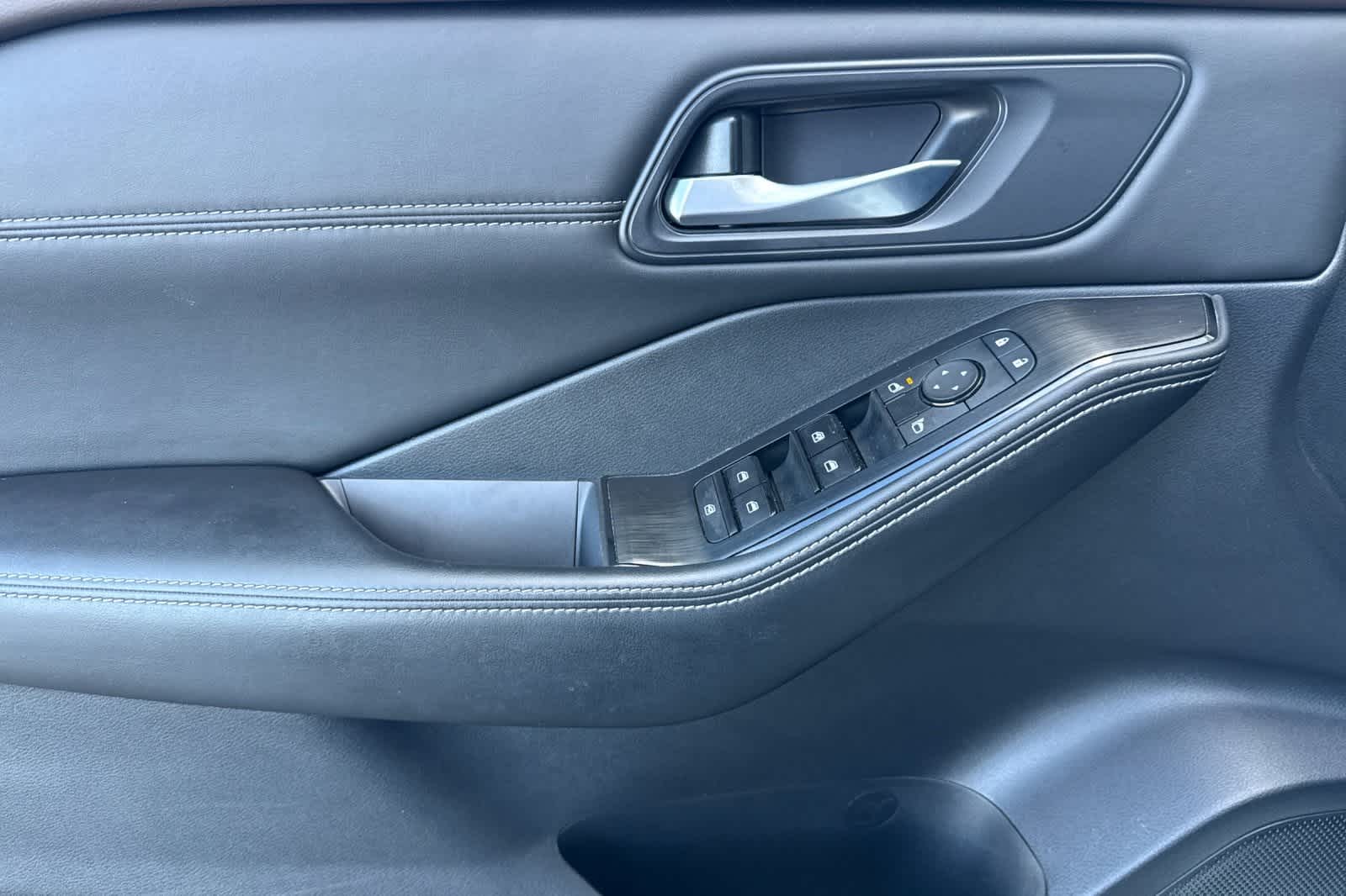 Thumbnail: 2022 Nissan Rogue - 12