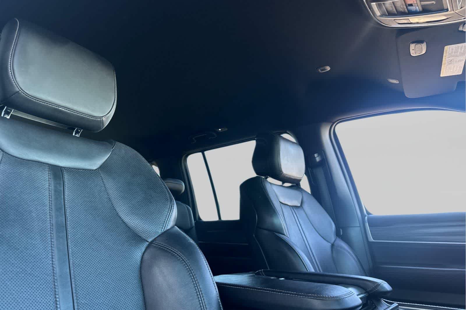 Thumbnail: 2023 Jeep Wagoneer - 19