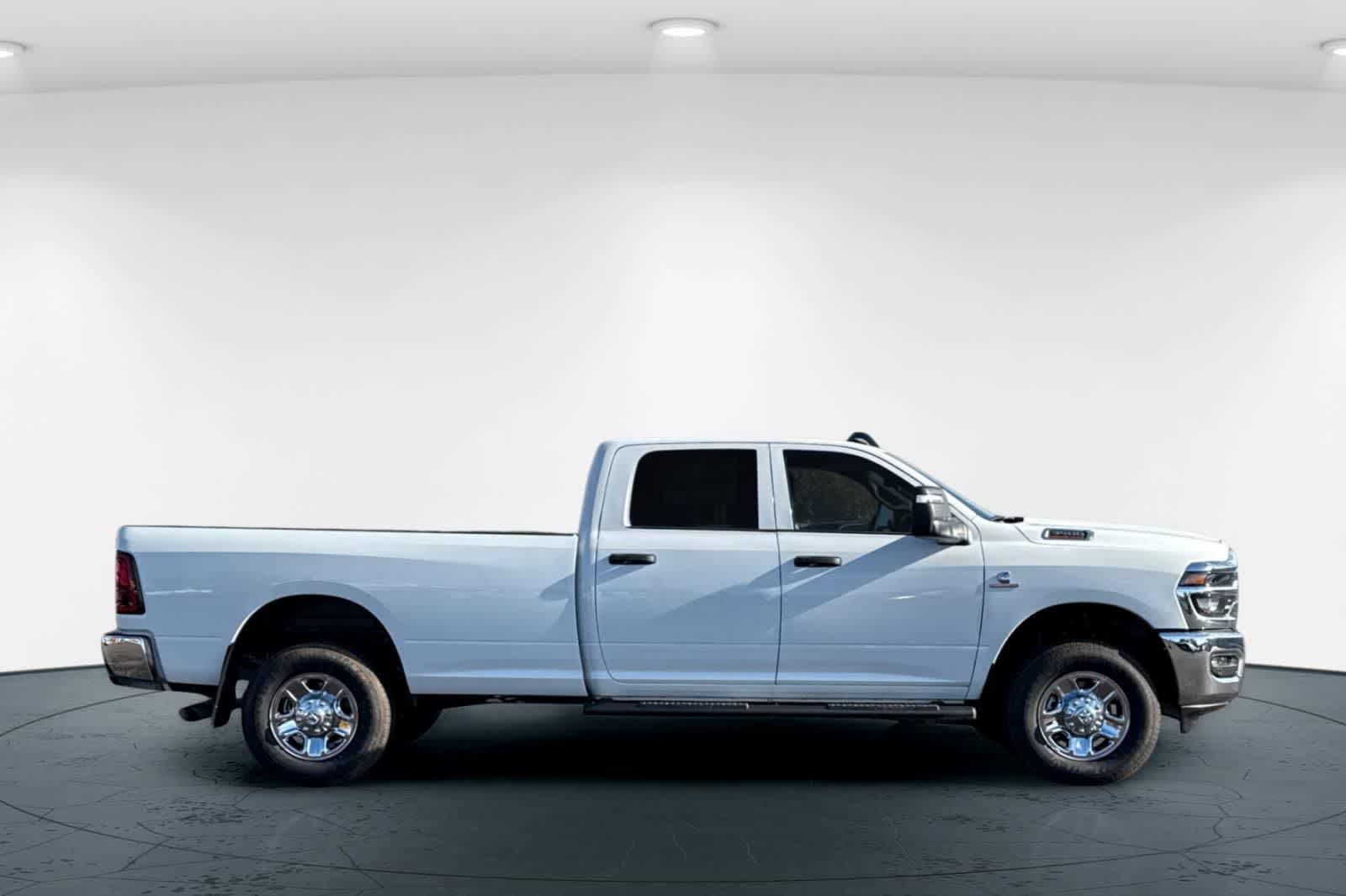 2026 RAM 3500 Tradesman - Photo 6