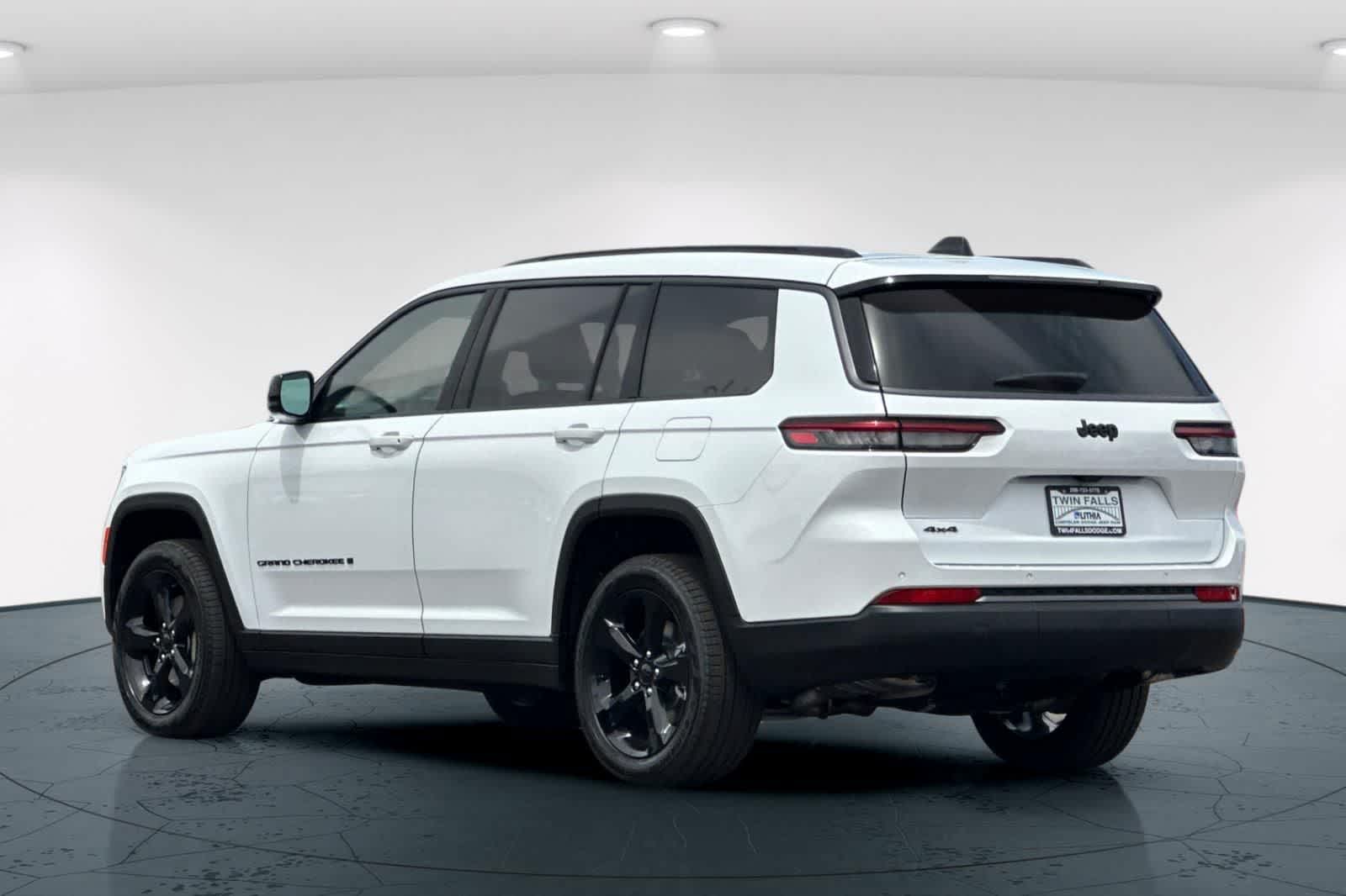 Thumbnail: 2026 Jeep Grand Cherokee - 8