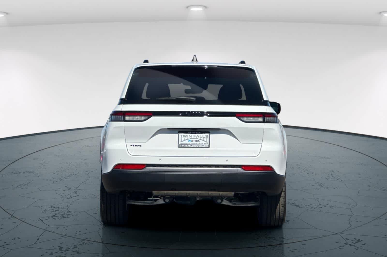 Thumbnail: 2026 Jeep Grand Cherokee - 7