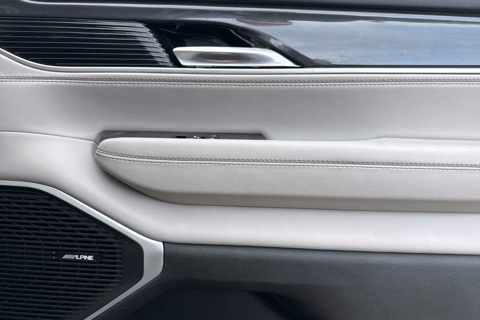 Thumbnail: 2022 Jeep Wagoneer - 20